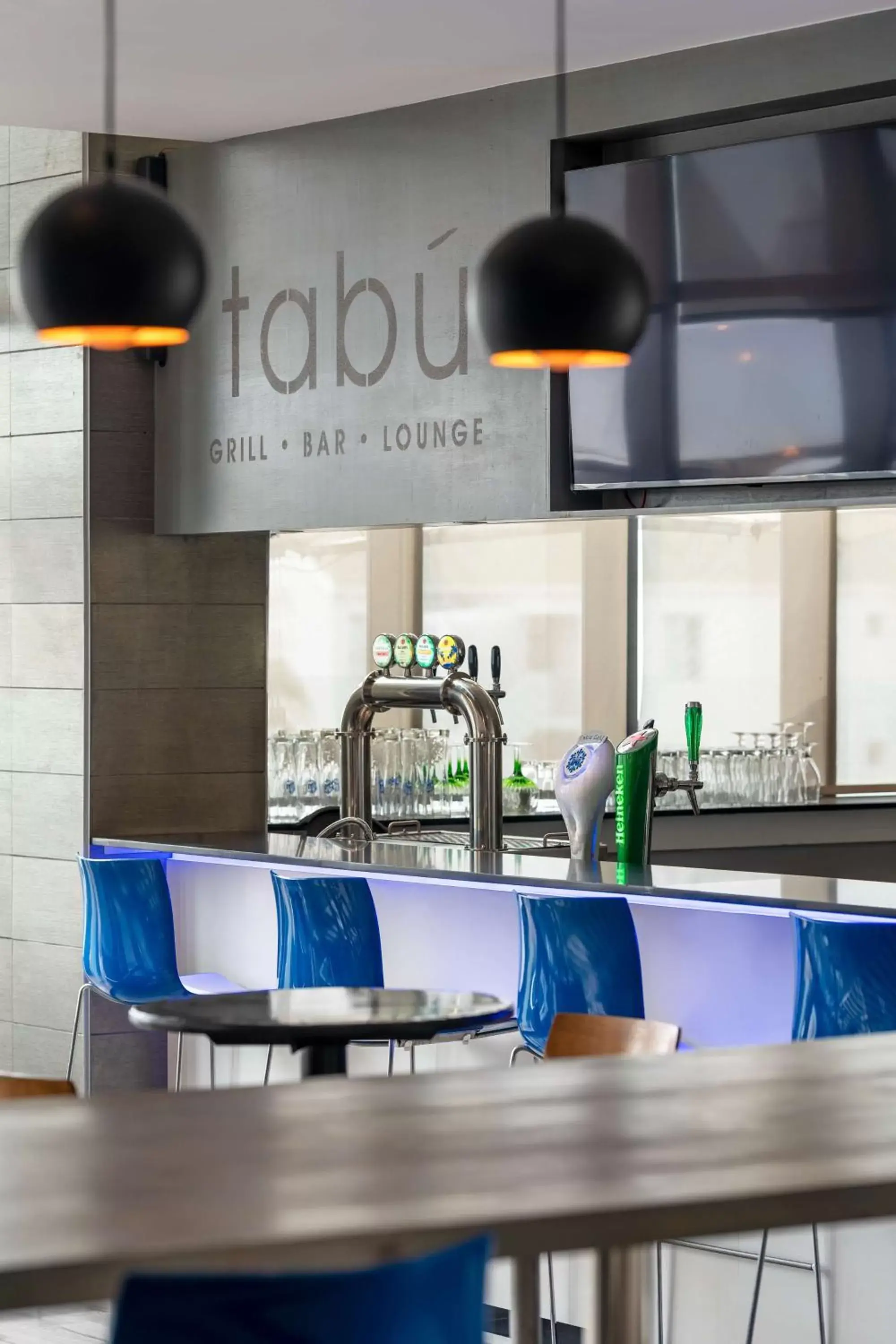 Lounge or bar in Radisson Blu Hotel, Port Elizabeth