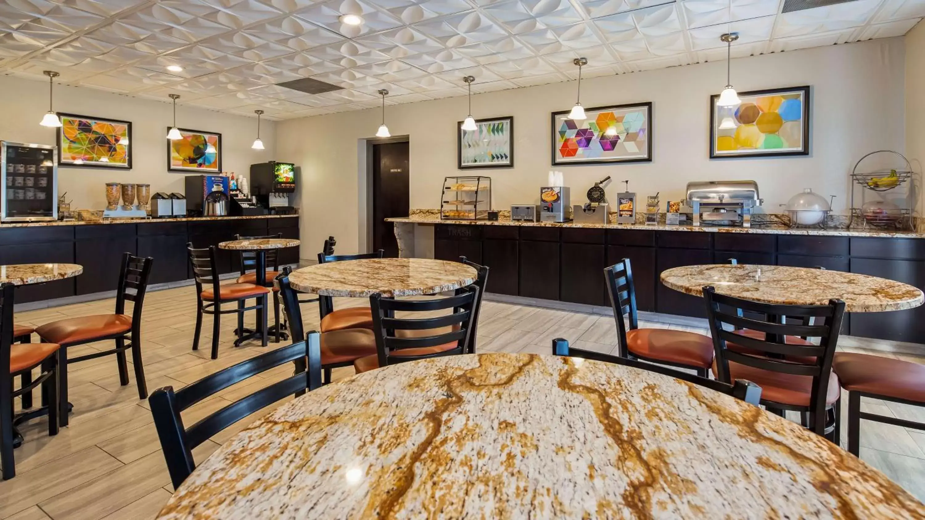 Breakfast, Restaurant/Places to Eat in Best Western Knoxville Suites - Downtown