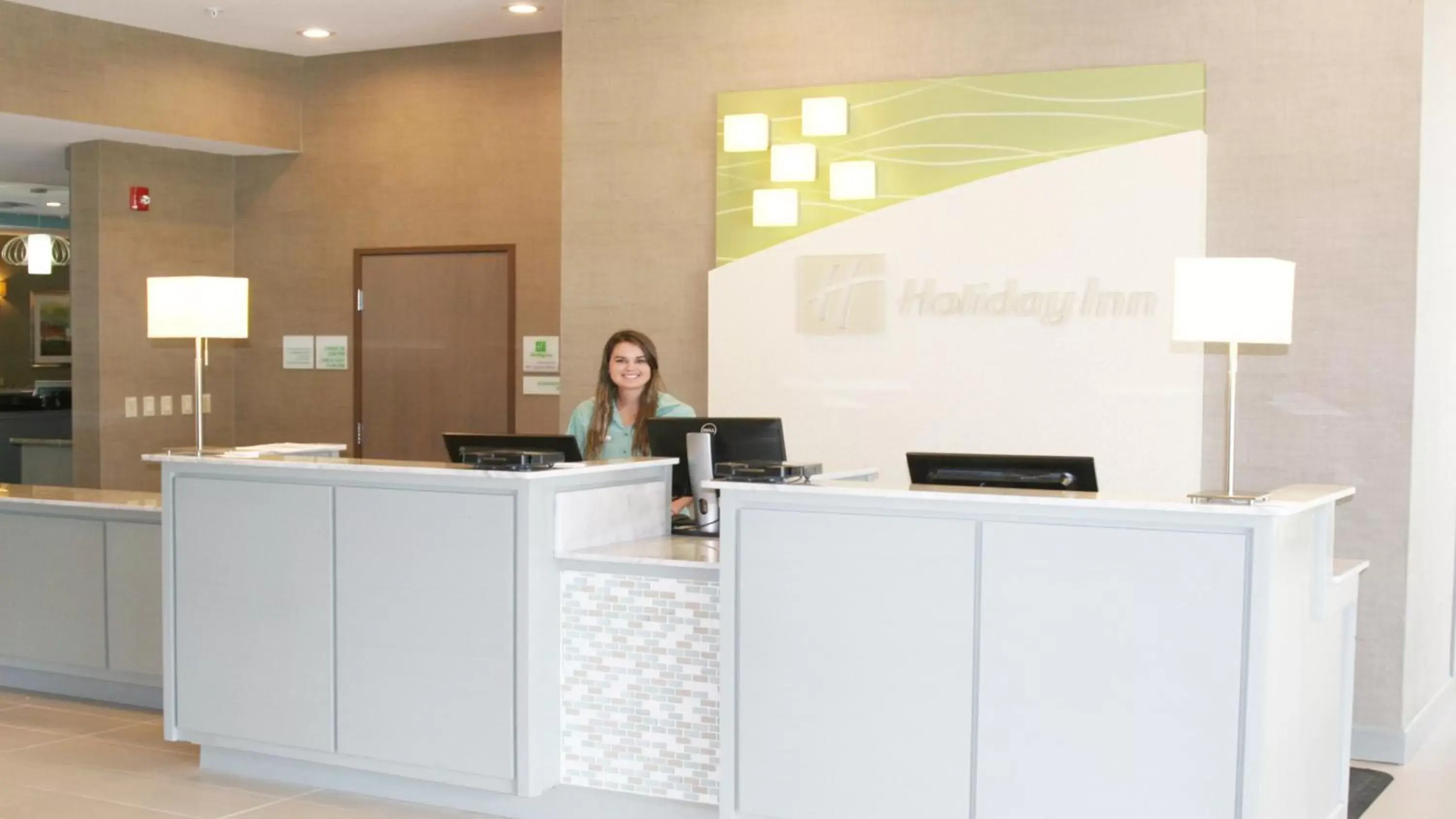 Property building, Lobby/Reception in Holiday Inn Guin, an IHG Hotel