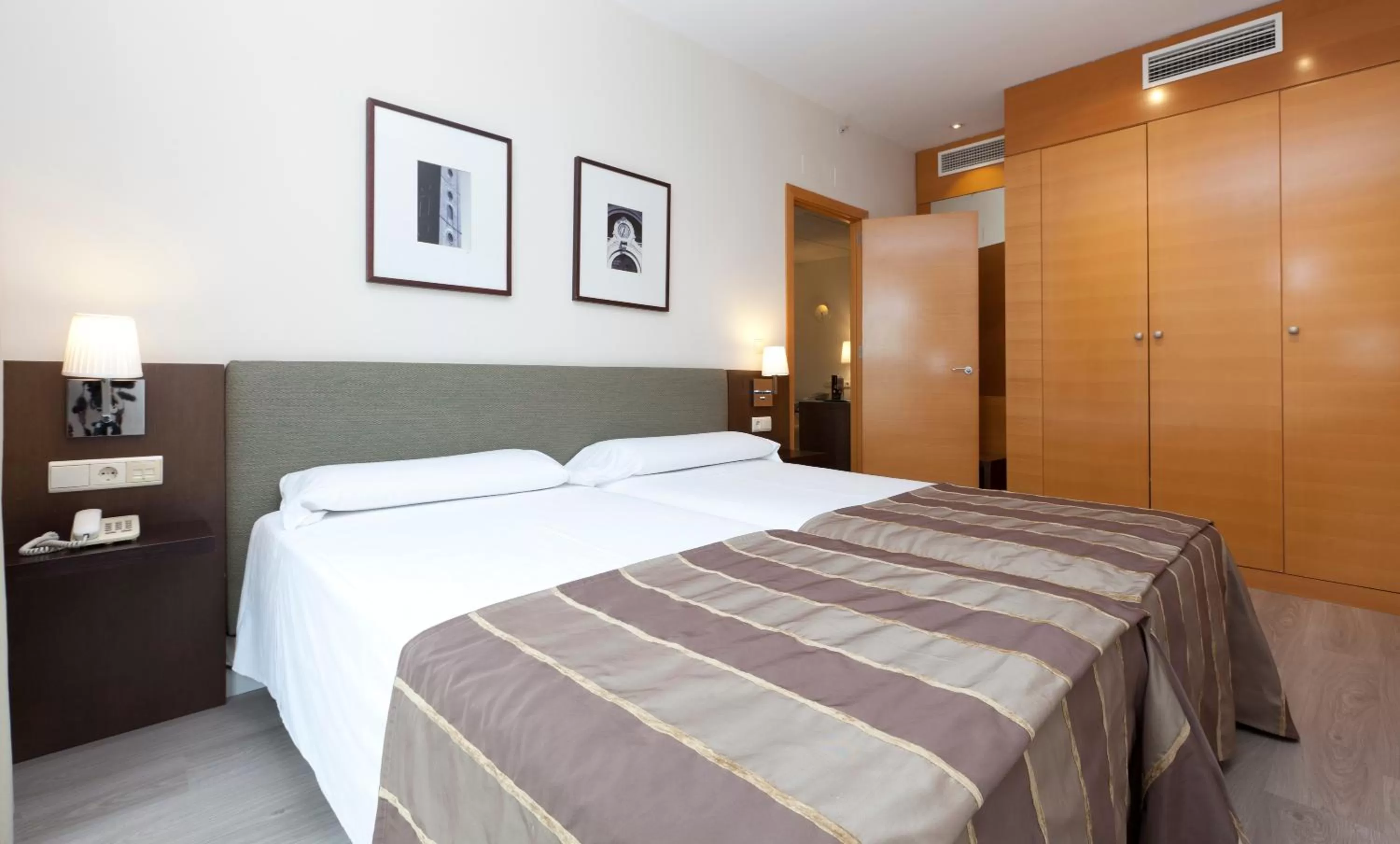 Family Room (4 Adults + 4 Children) in Vértice Sevilla