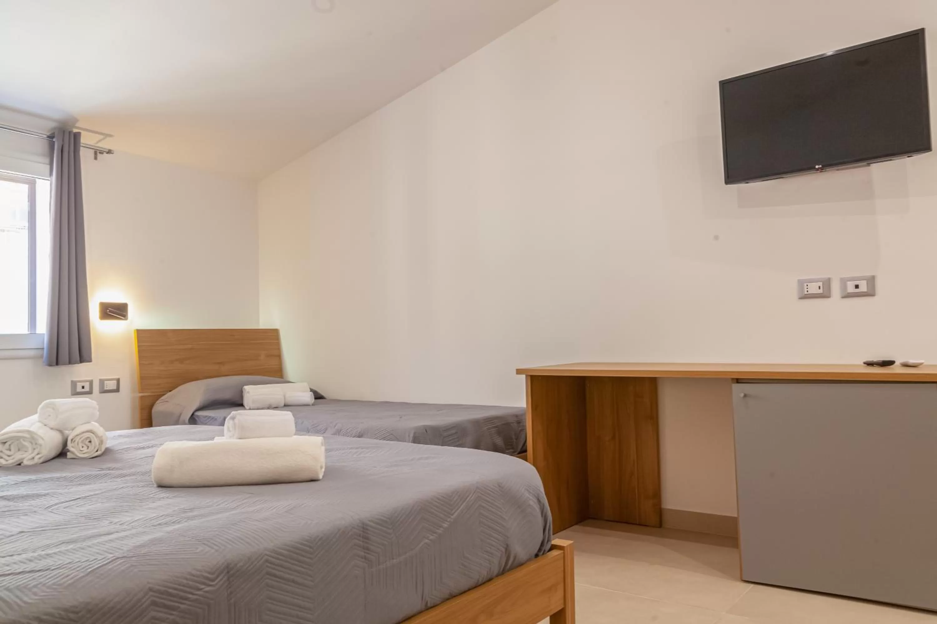 Photo of the whole room, Bed in Isgrò Rooms