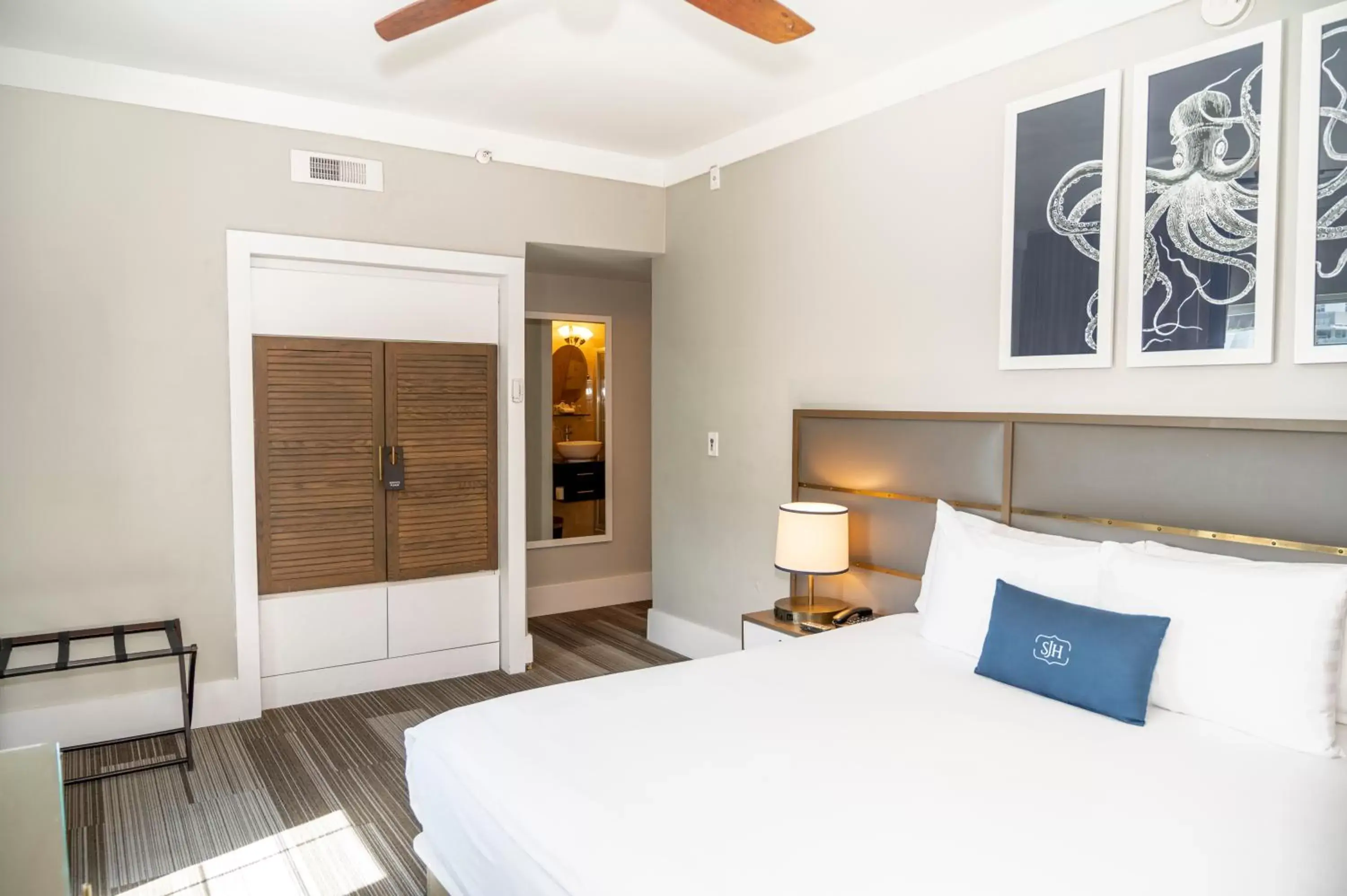 Bedroom, Bed in San Juan Hotel Miami Beach