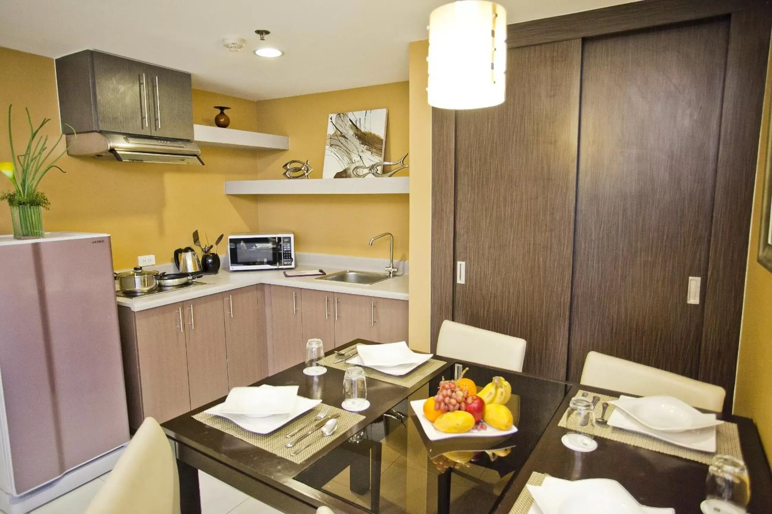 Kitchen or kitchenette, Kitchen/Kitchenette in The Exchange Regency Residence Hotel Managed by HII