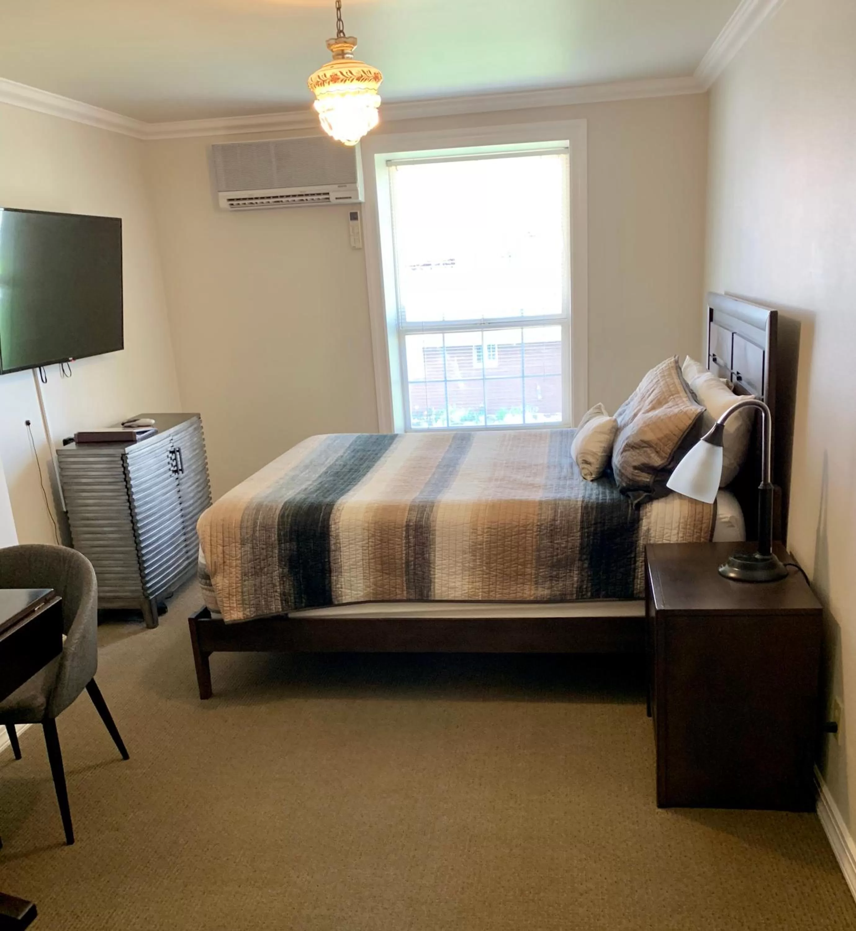 Standard Queen Room - Non Smoking/1st Floor in Soap Lake Natural Spa and Resort