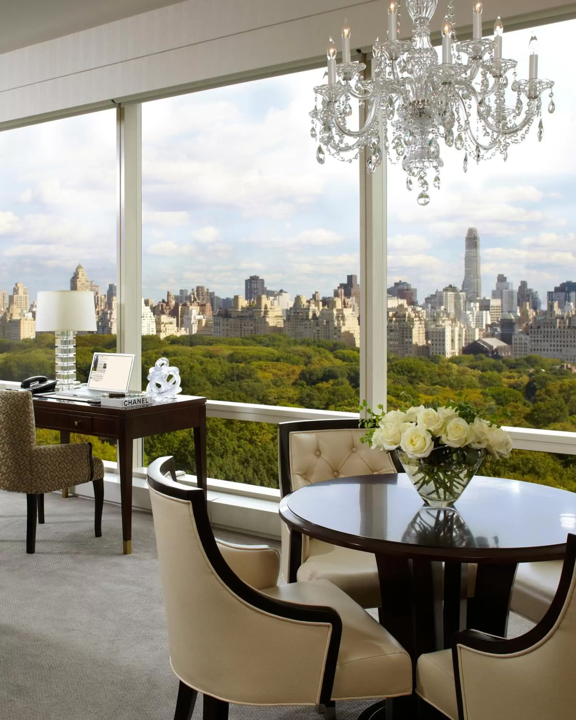 Living room, Restaurant/Places to Eat in Trump International New York