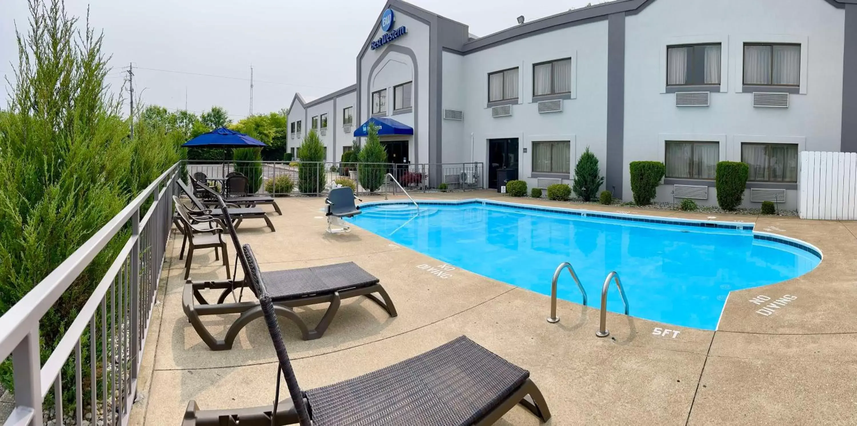 Pool view, Swimming Pool in Best Western Port Clinton