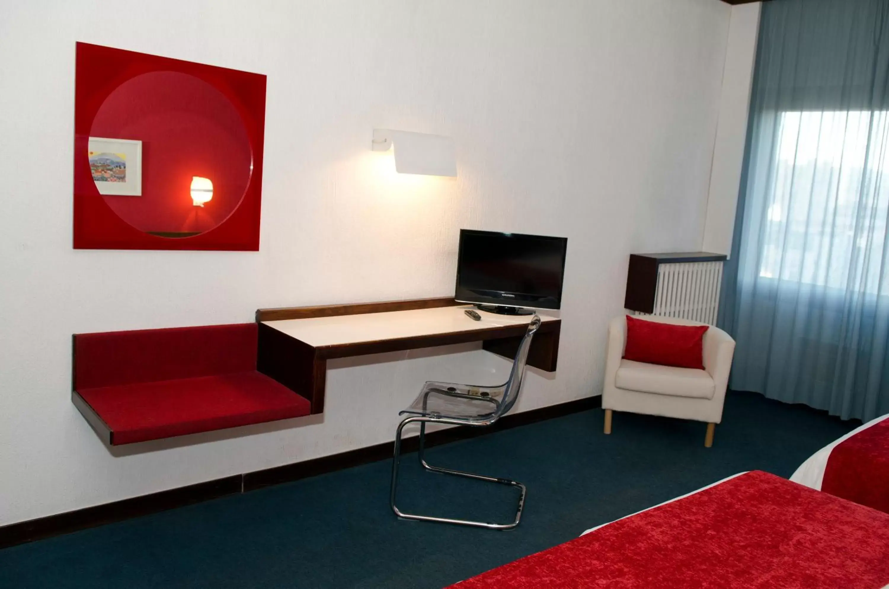 Seating area, TV/Entertainment Center in Hotel America Igualada