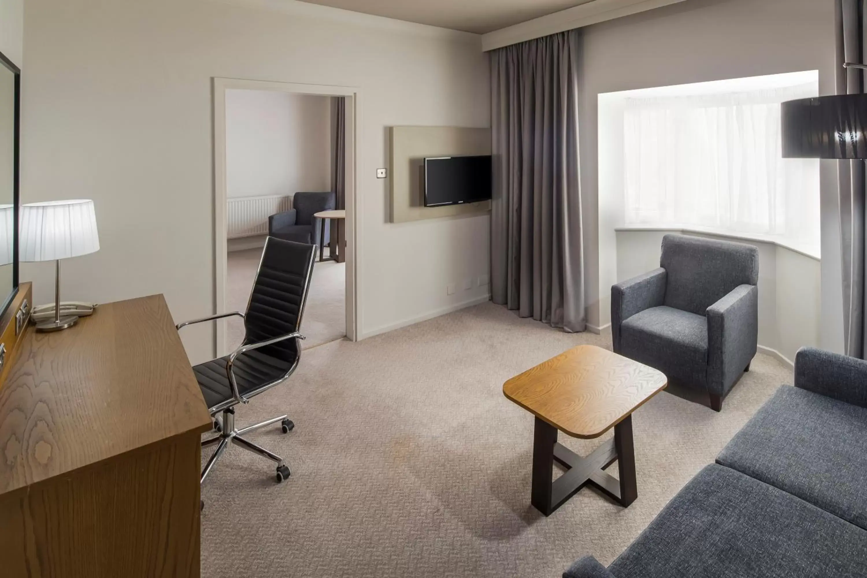 Bedroom, Seating Area in Crowne Plaza Solihull, an IHG Hotel