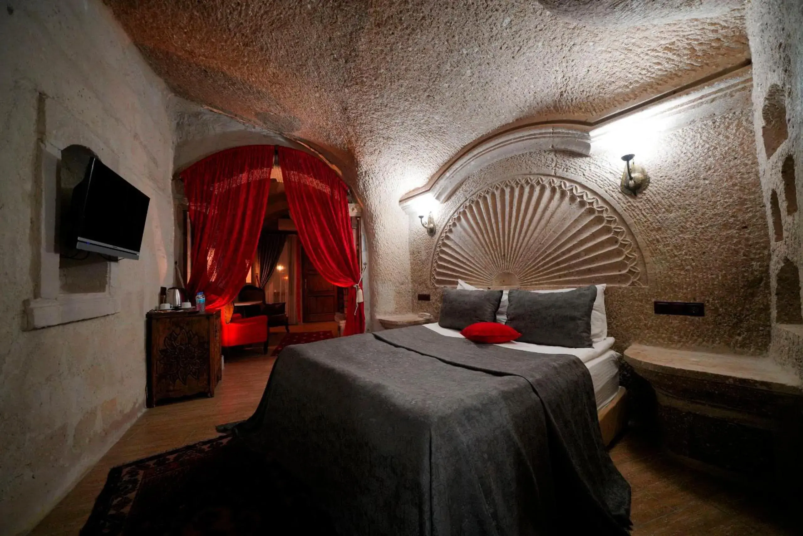 Bed in Holiday Cave Hotel