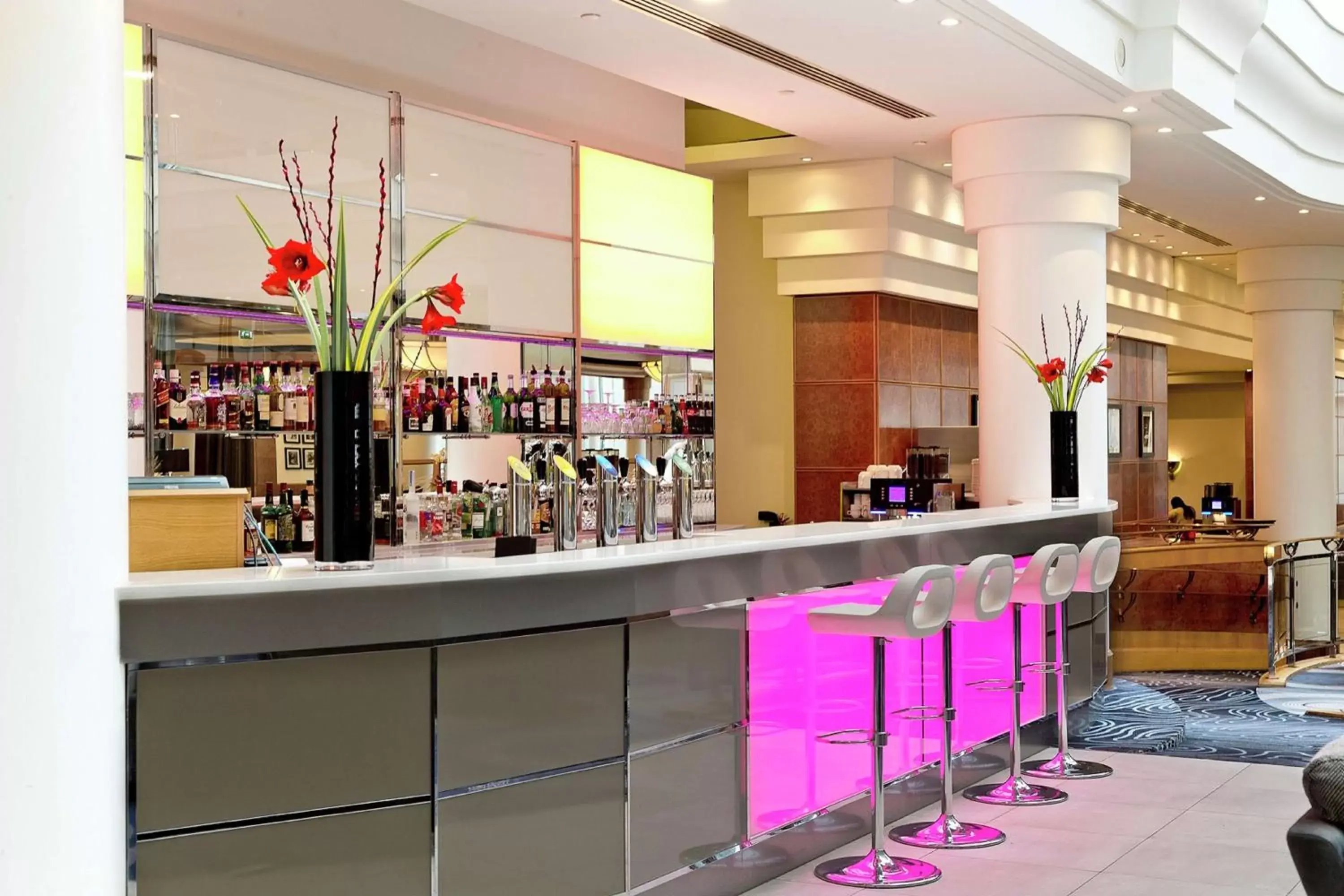 Lounge or bar, Lounge/Bar in Hilton Paris Charles De Gaulle Airport