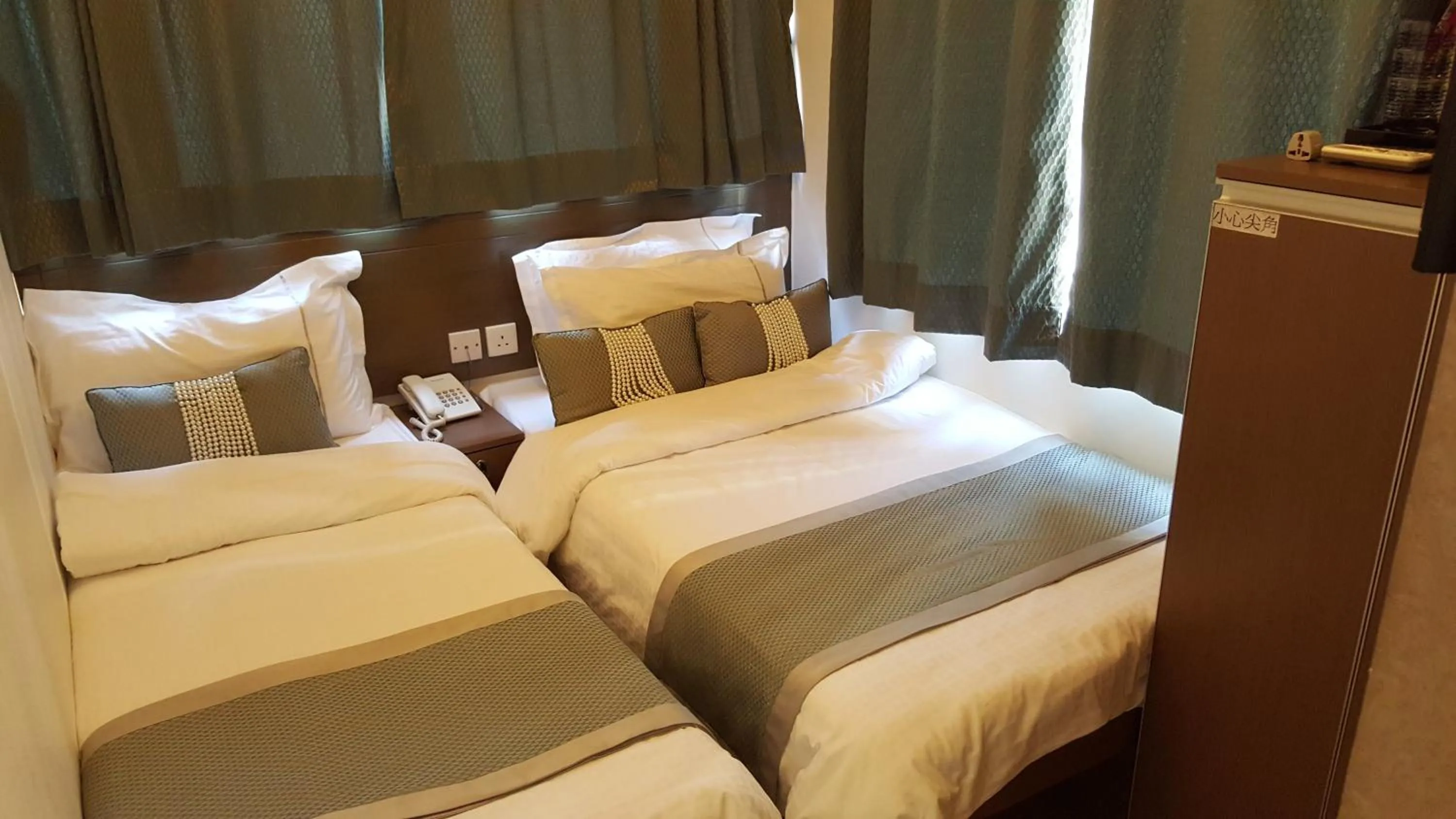 Bed in Seasons Hotel - Causeway Bay