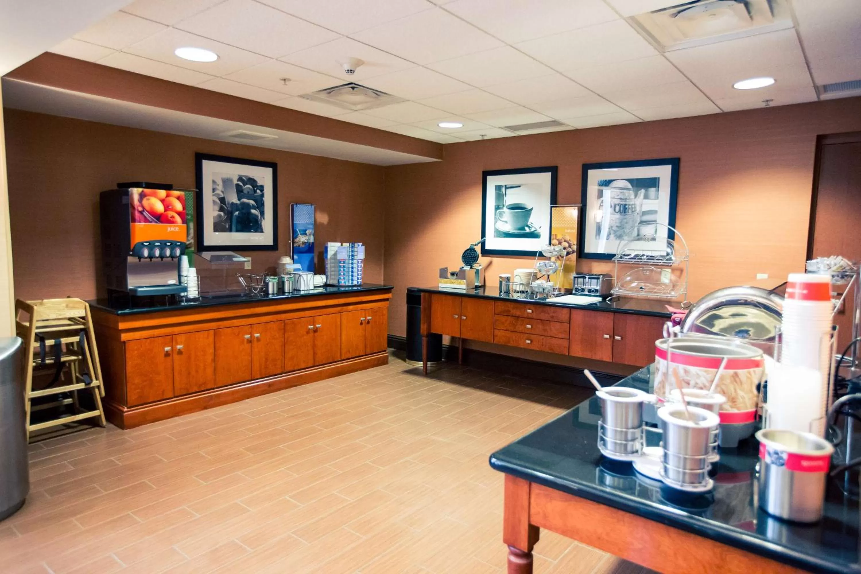 Dining area in Hampton Inn & Suites Blairsville