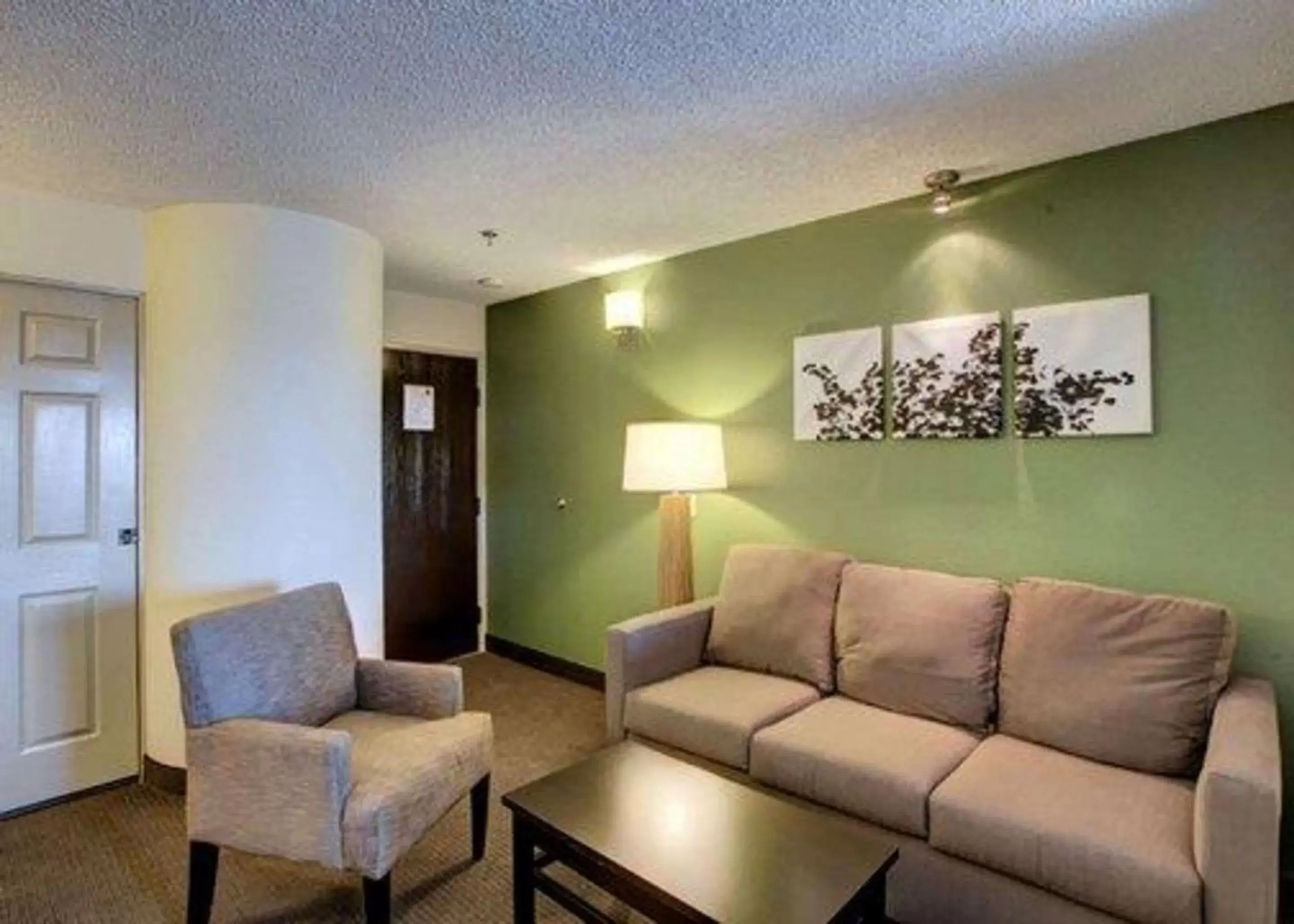 Photo of the whole room, Seating Area in Sleep Inn Pasco Tri -Cities