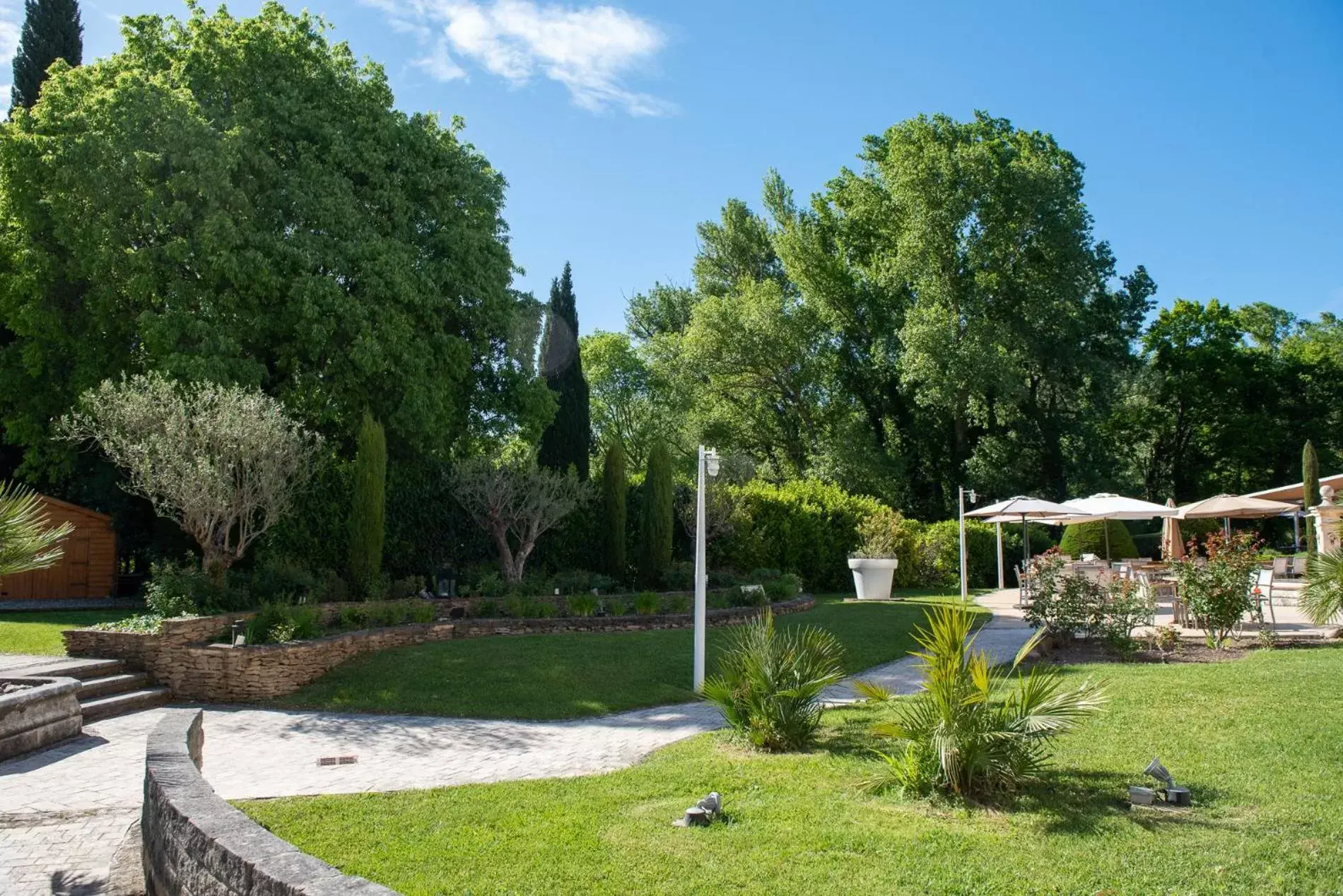 Garden in Novotel Aix-en-Provence Pont de L'Arc