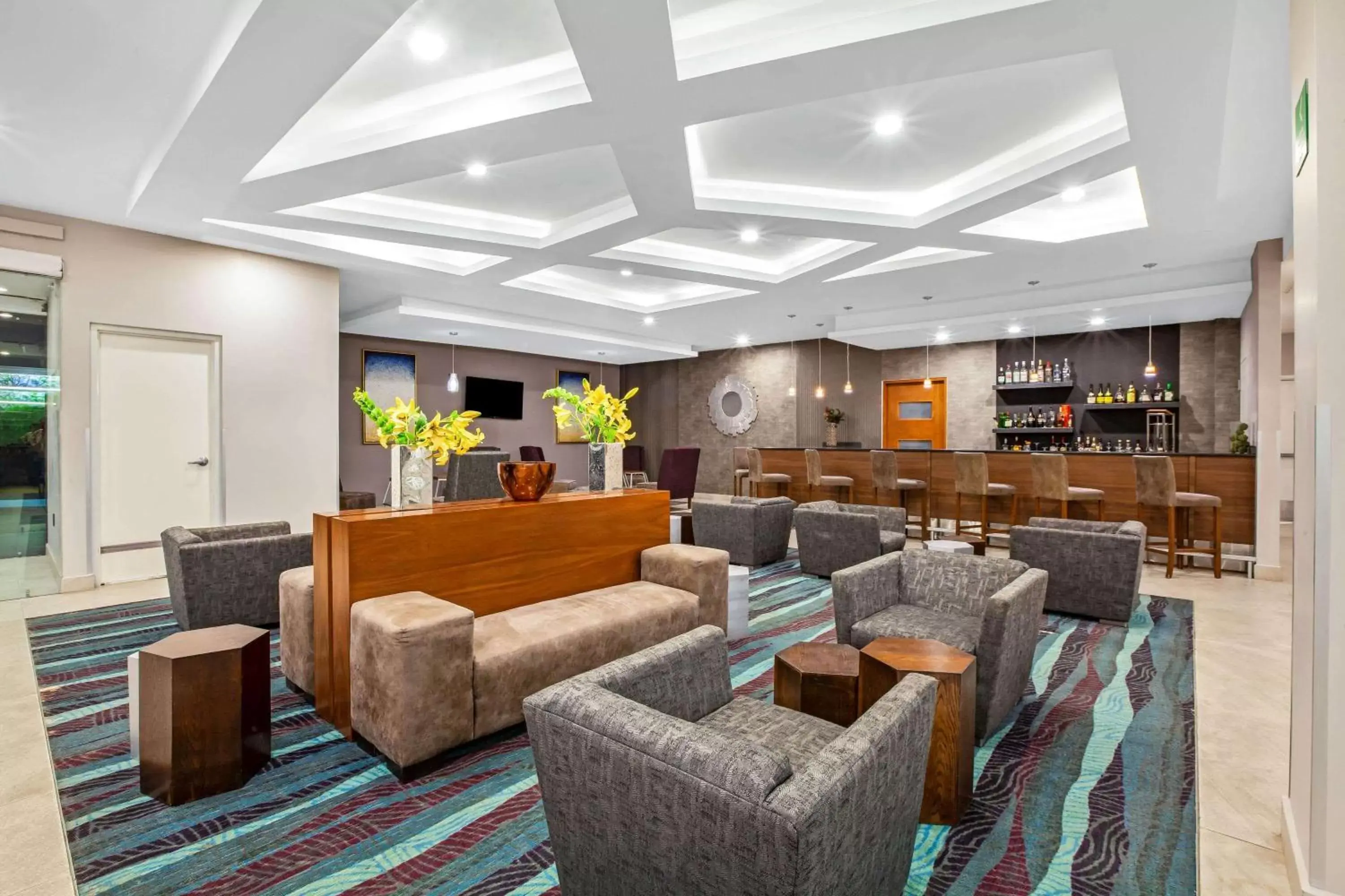 Lounge or bar in La Quinta by Wyndham Aguascalientes