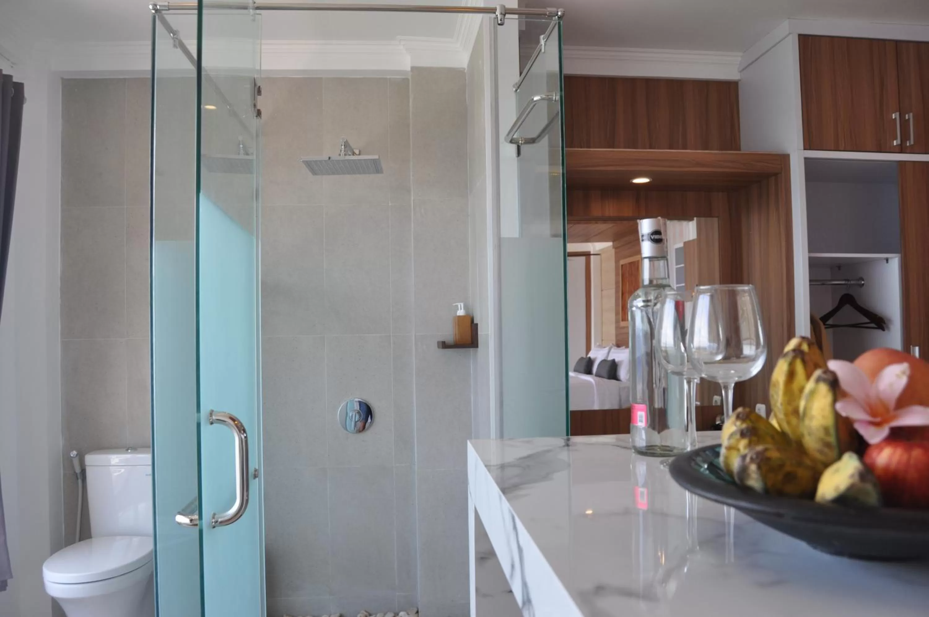 Shower in SUITE OCEAN BLUE