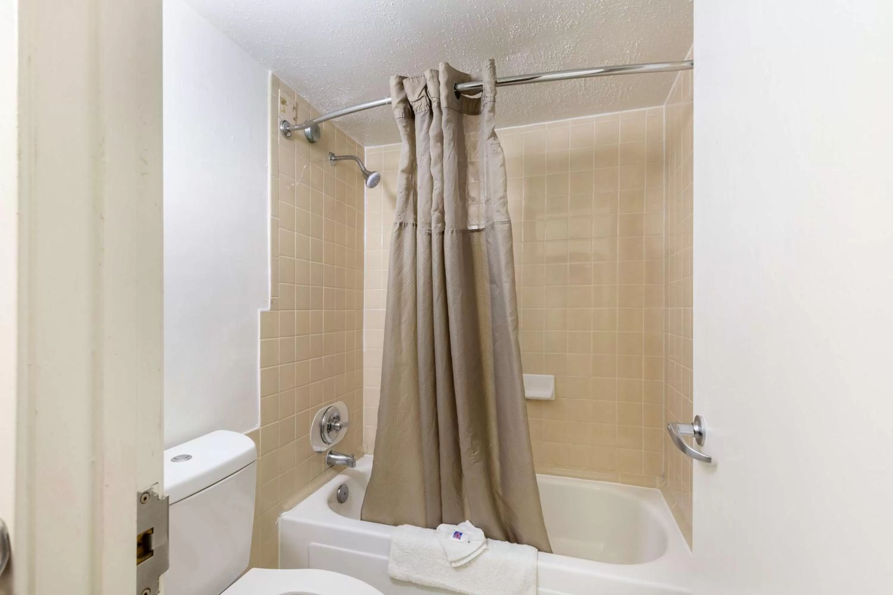 Bathroom in Motel 6-Houston, TX - East