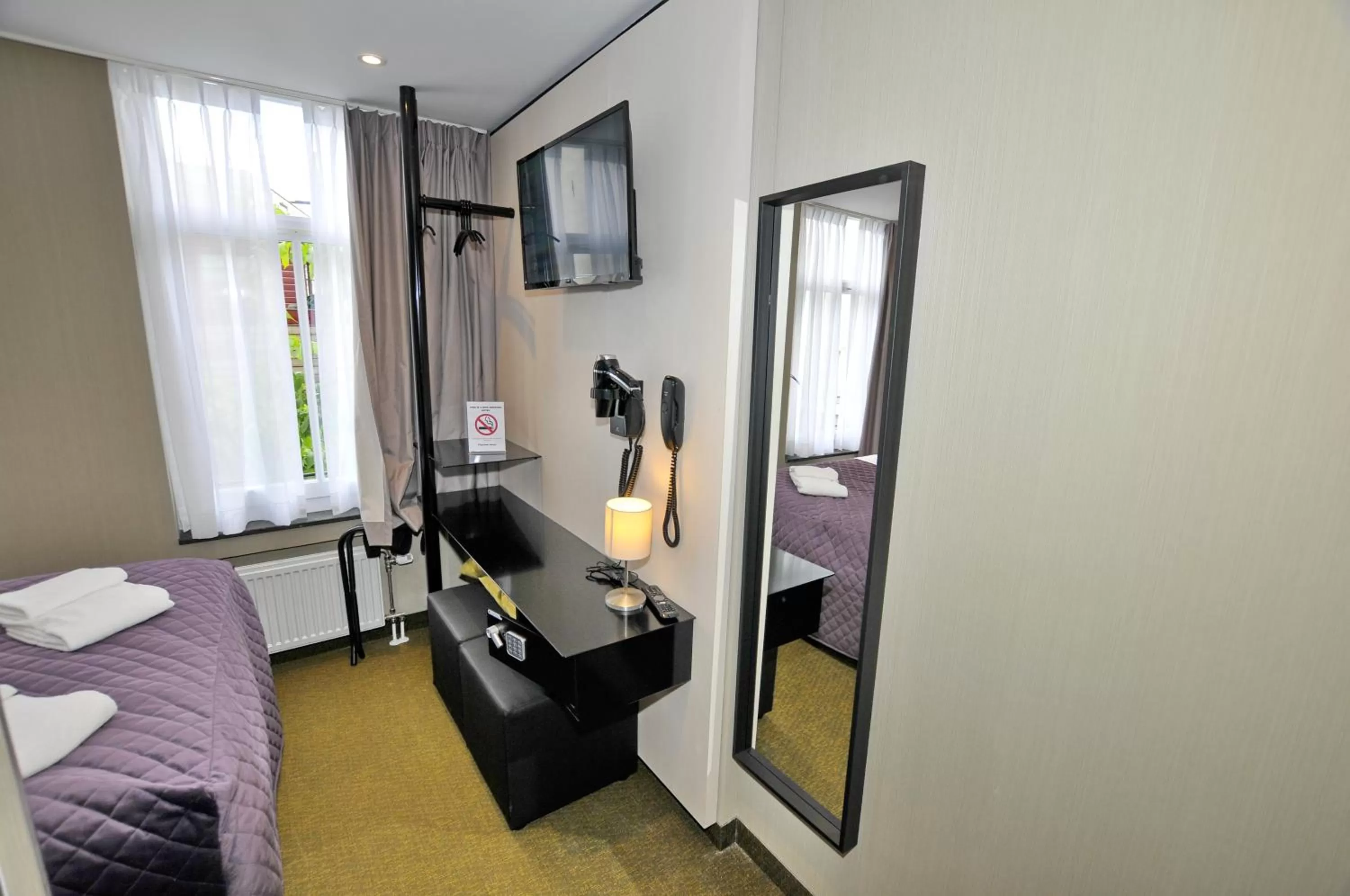 TV and multimedia, Bed in Cityview Hotel