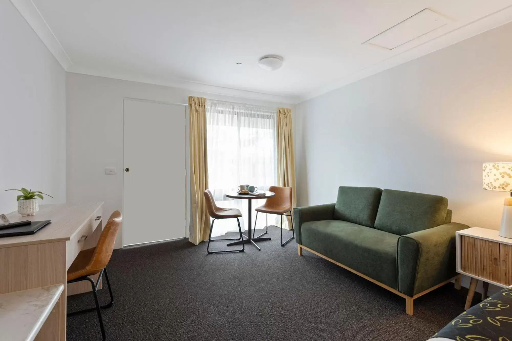 Photo of the whole room, Seating Area in Bomaderry Motor Inn