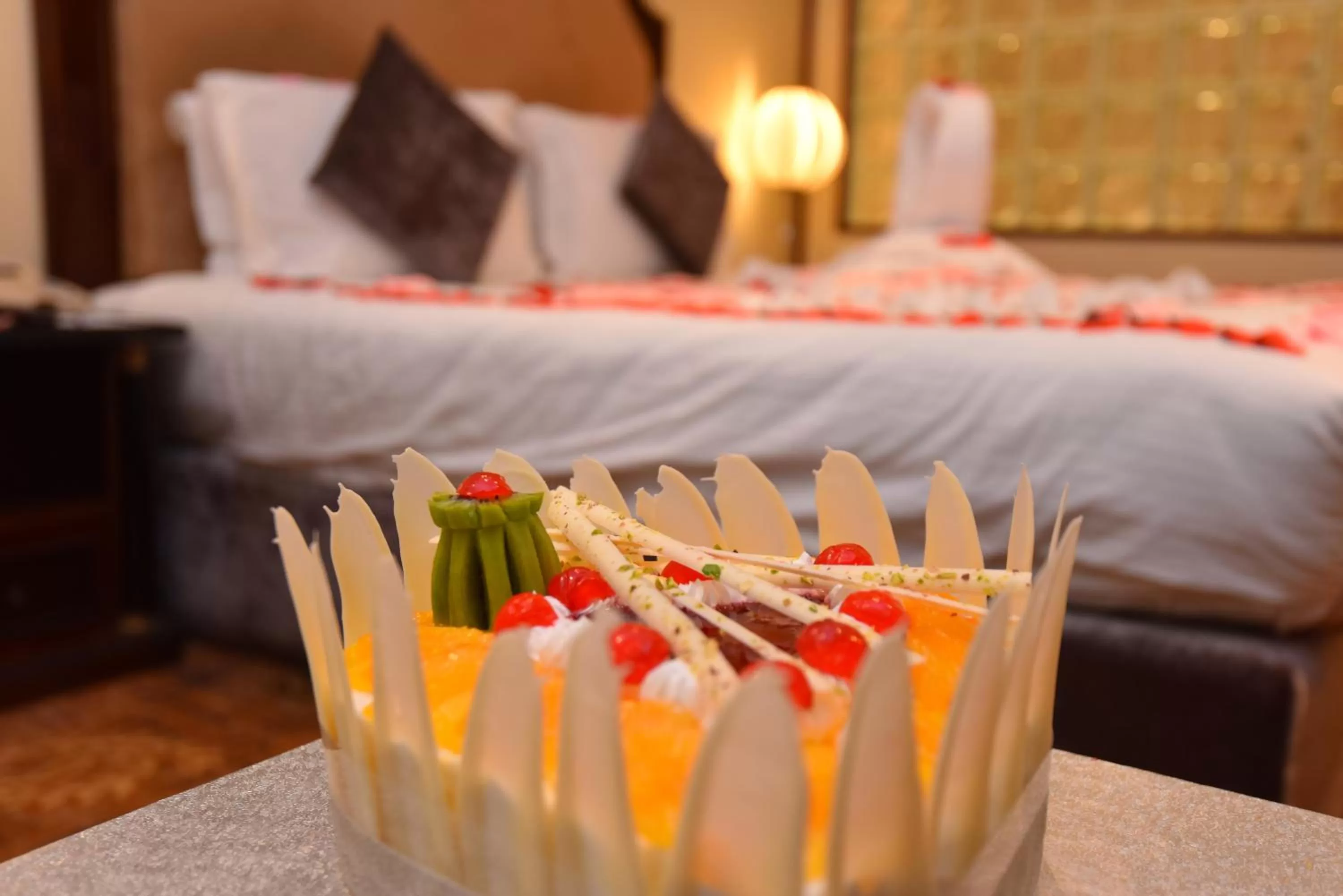 Bedroom, Food in Inn & Go Kuwait Plaza