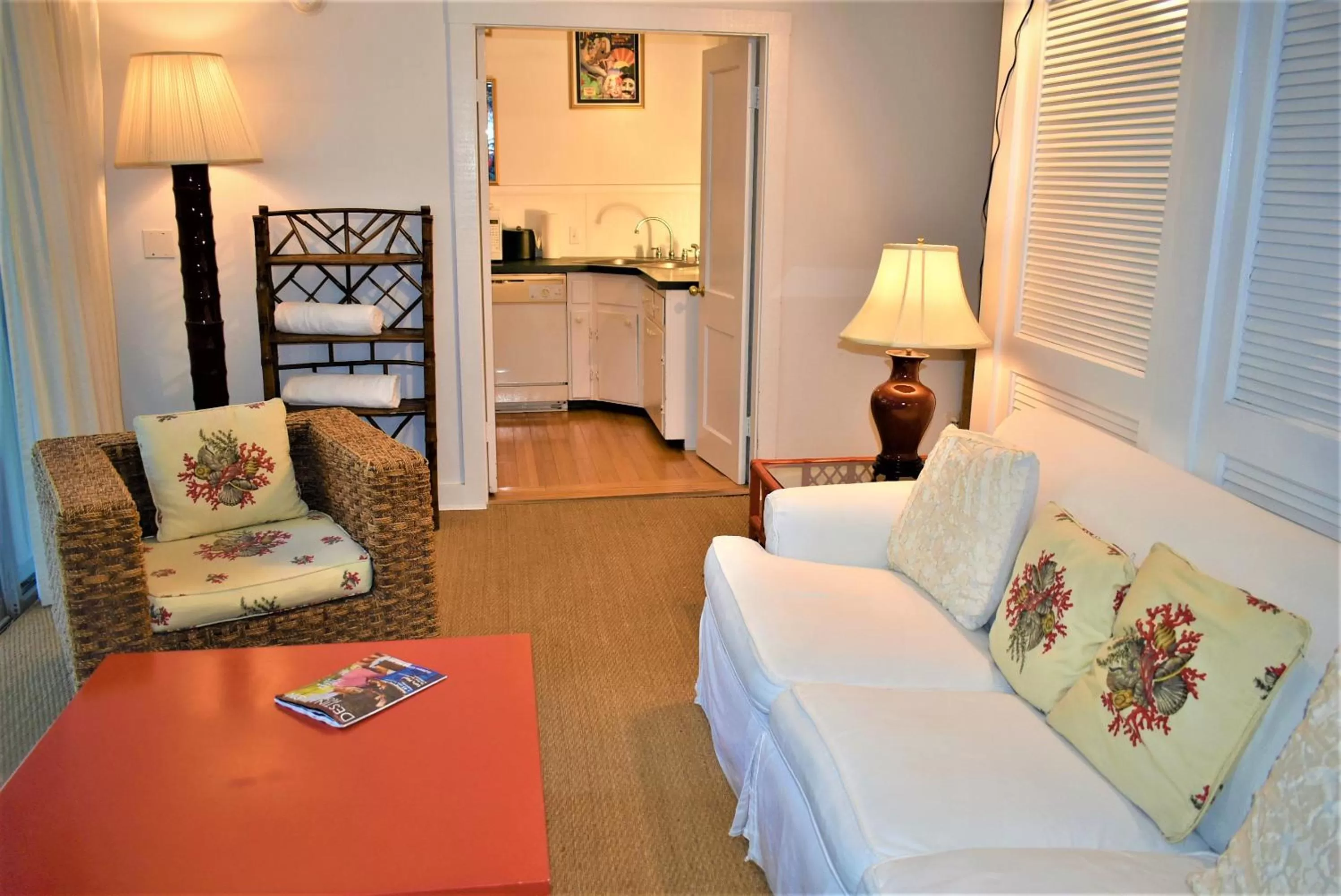 Kitchen or kitchenette, Bed in Simonton Court Historic Inn & Cottages