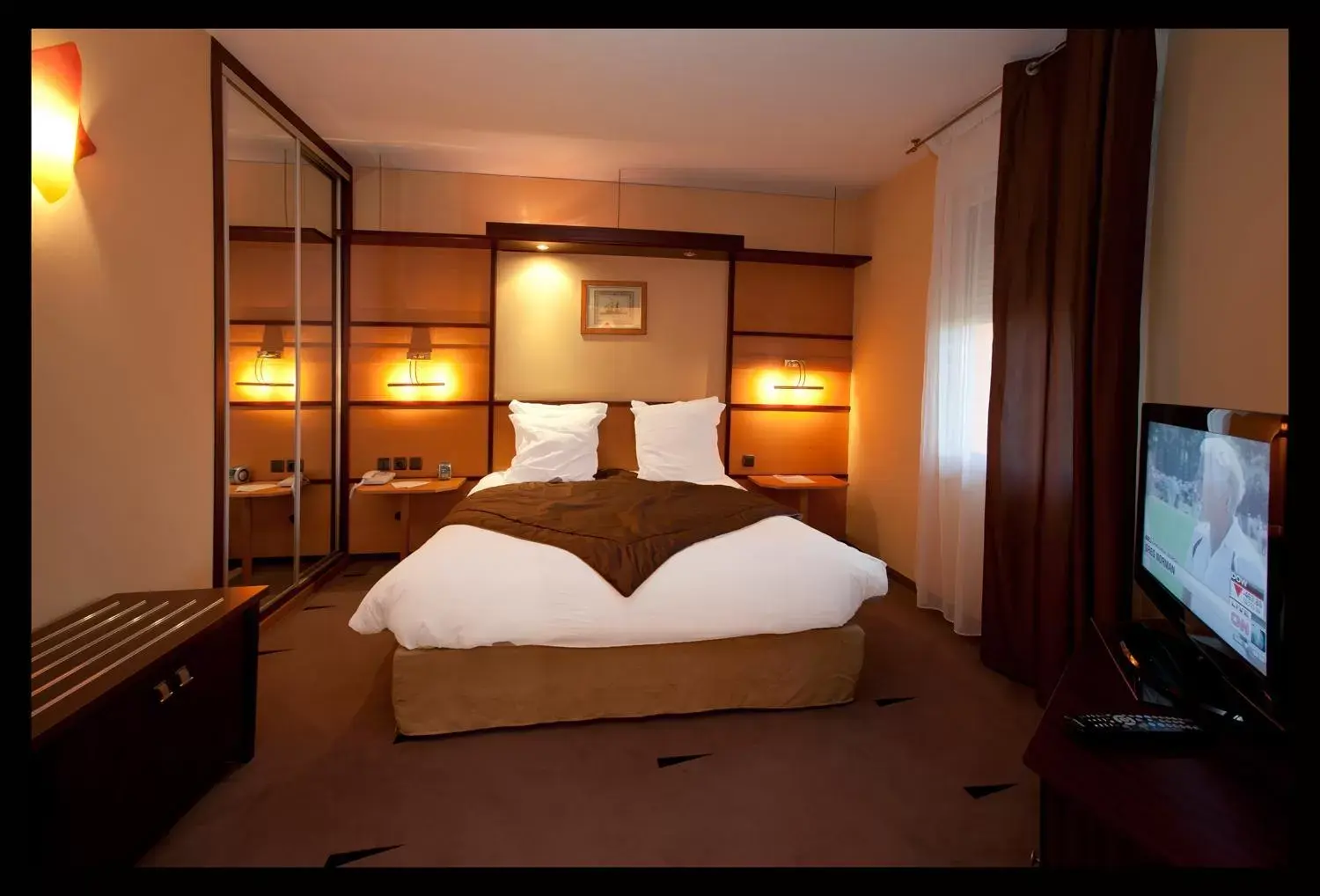 Photo of the whole room, Bed in Best Western Plus La Fayette Hotel et SPA