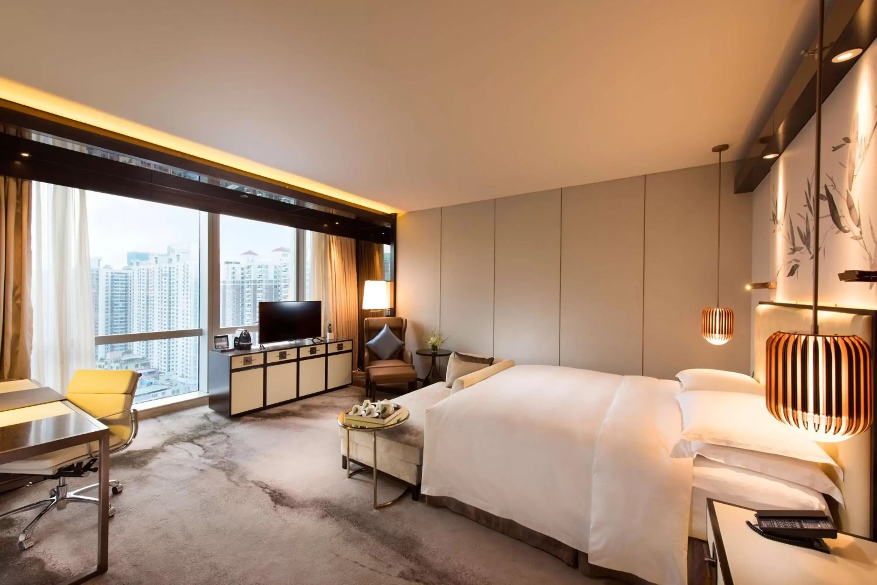 Bedroom in Hilton Shenzhen Futian, Metro Station at Hotel Front Door, Close to Futian Convention & Exhibition Center