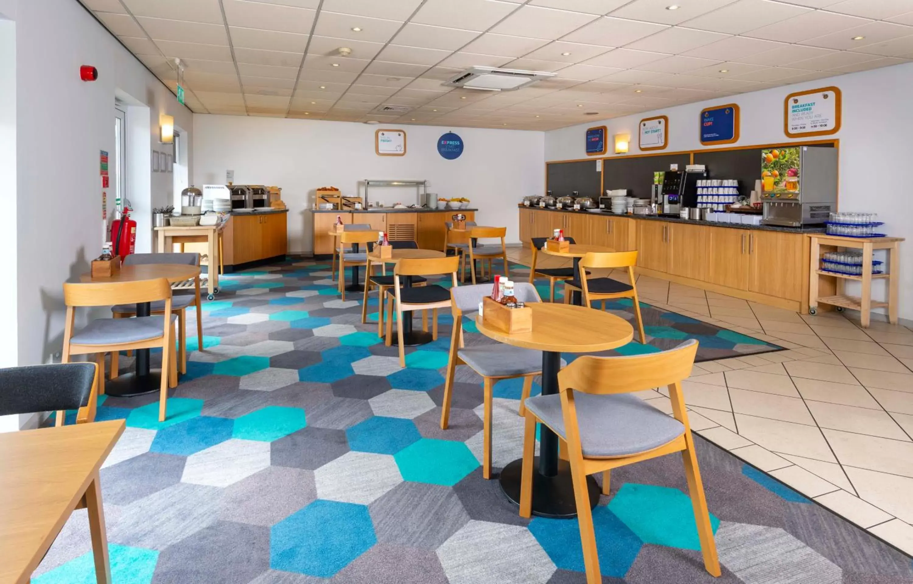 Buffet breakfast, Restaurant/Places to Eat in Holiday Inn Express Gloucester - South, an IHG Hotel