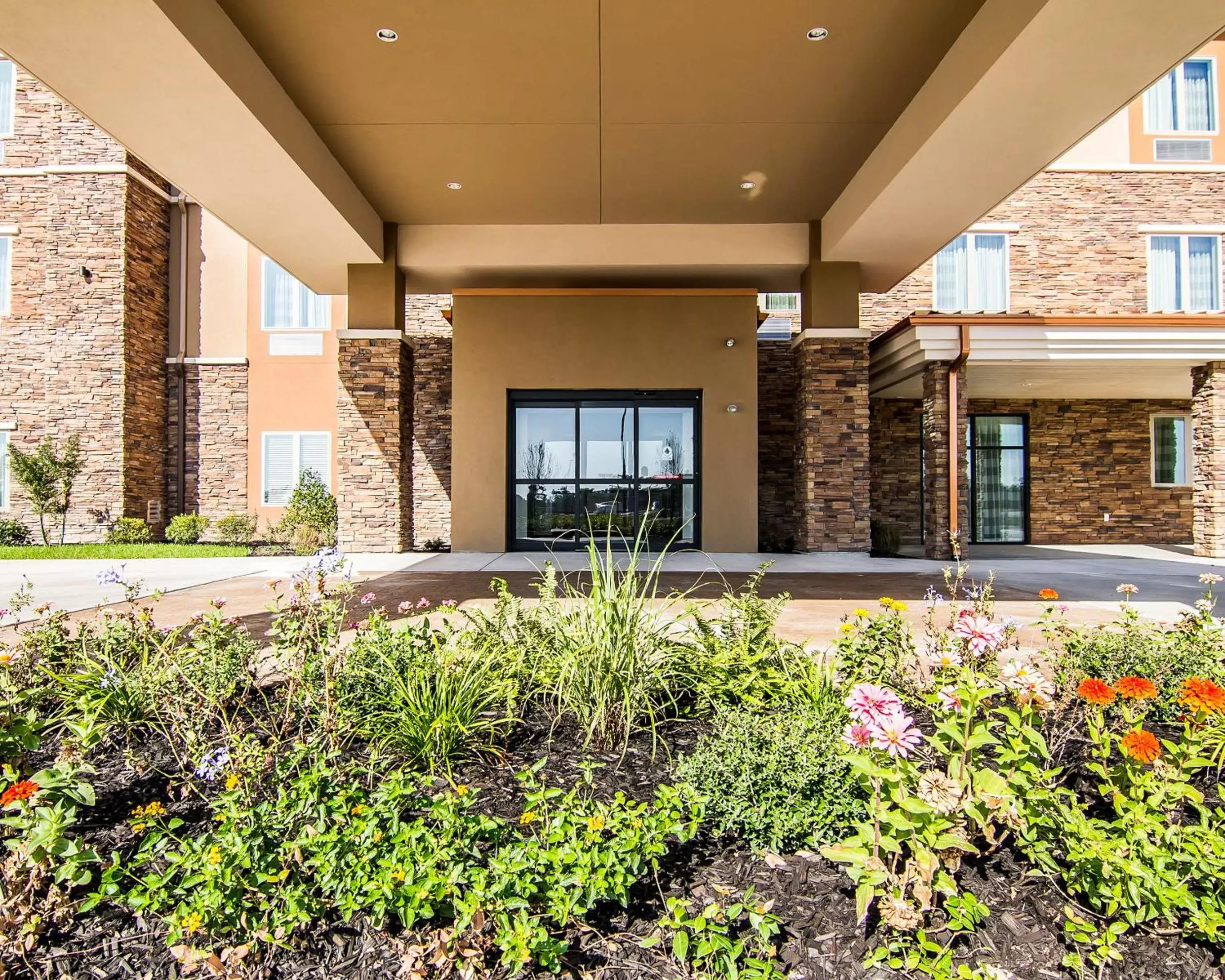 Facade/entrance in MainStay Suites Lufkin