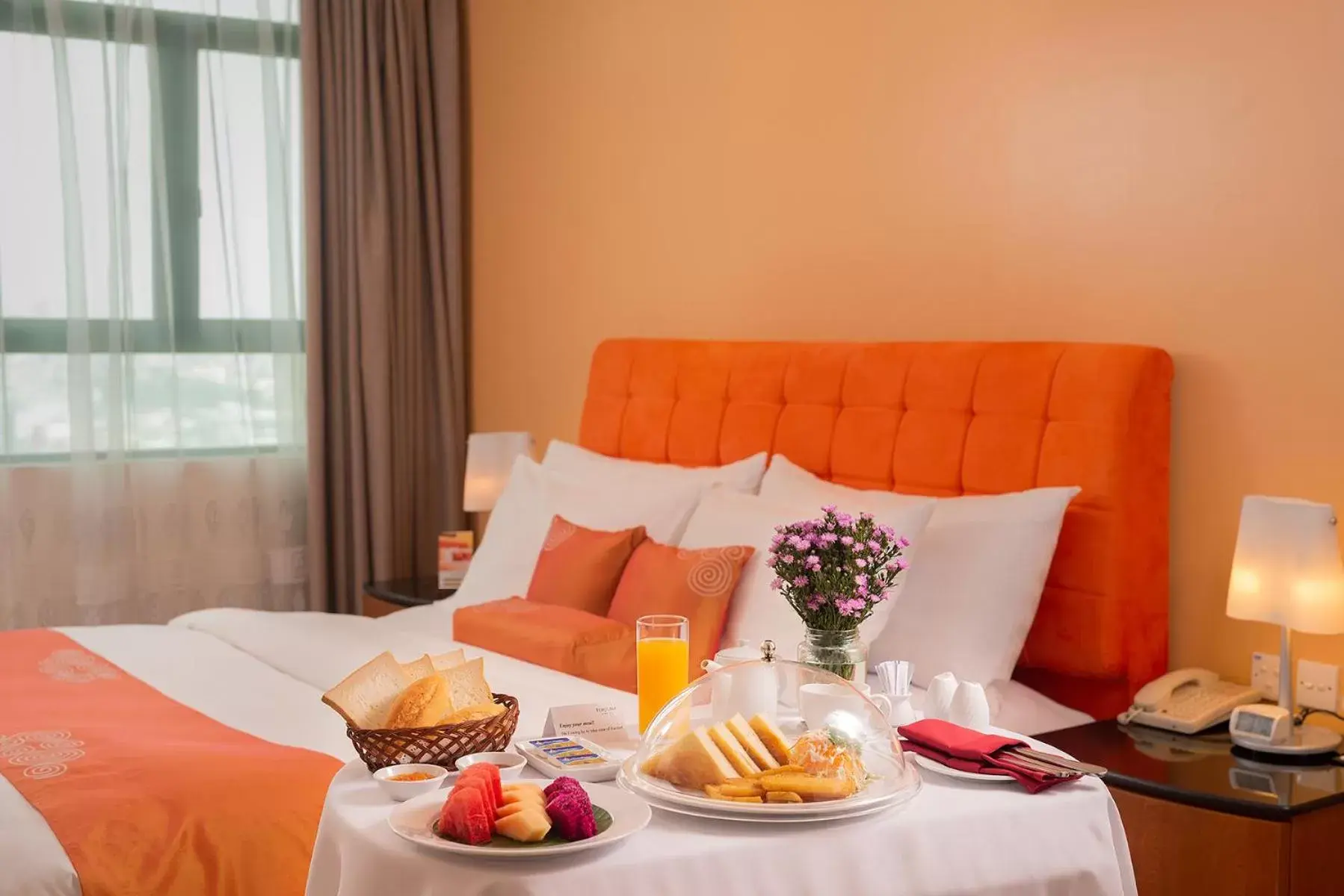 Breakfast, Bed in Fortuna Hotel Hanoi