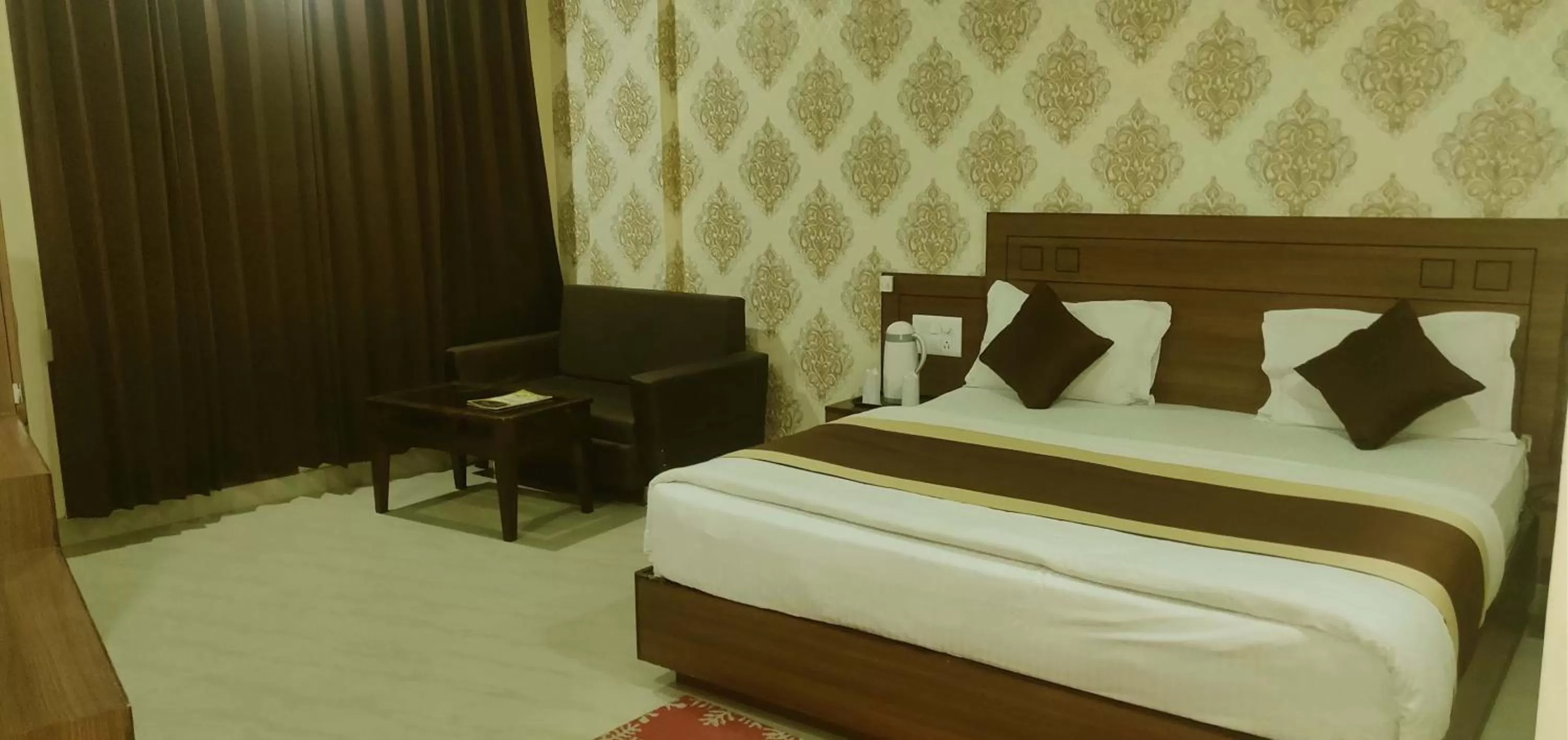 Bedroom, Bed in Hotel The Vaishno Devi Hills