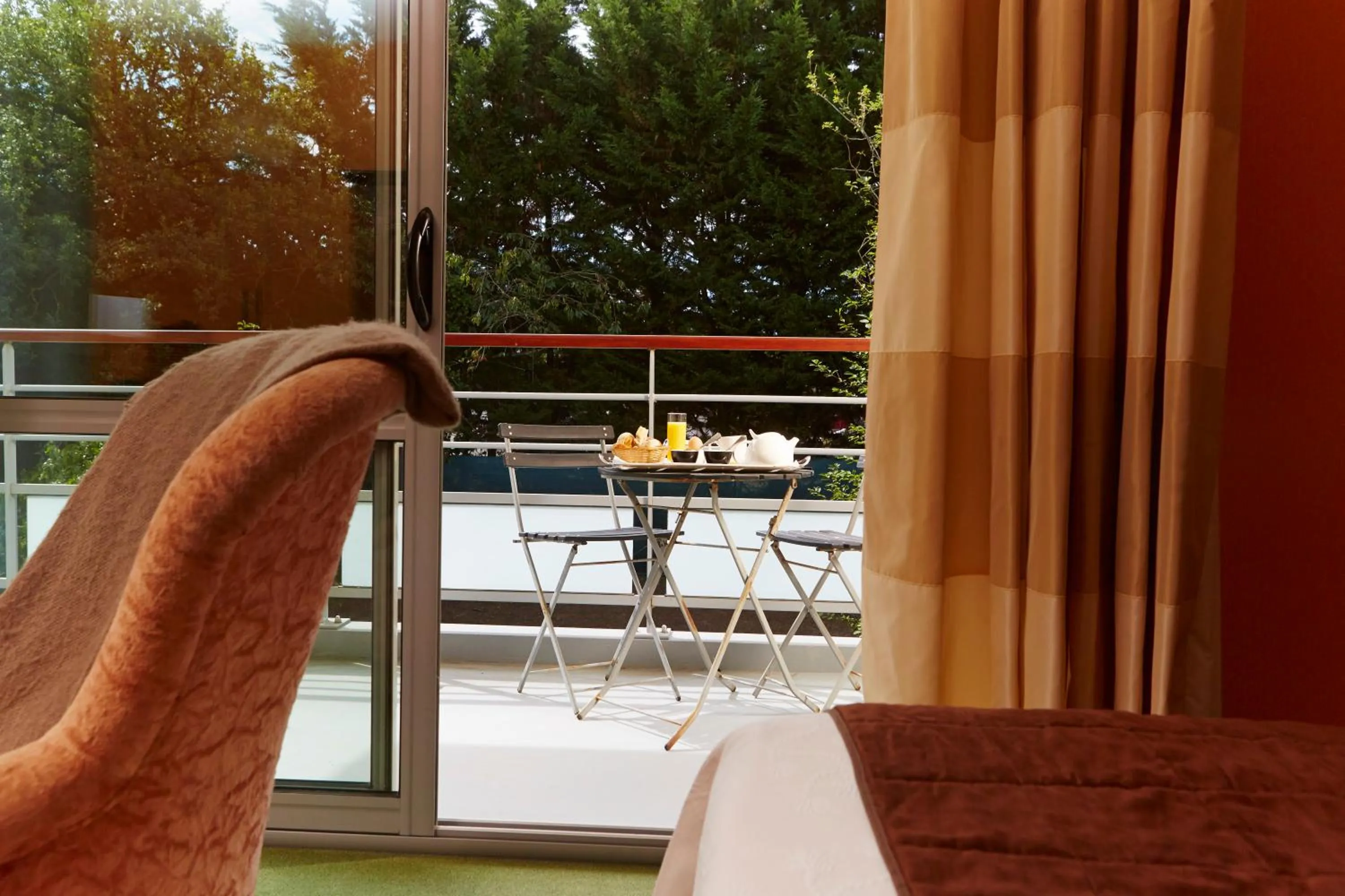 Grand Comfort Double Room in Le Clos Champel Hôtel Restaurant Logis