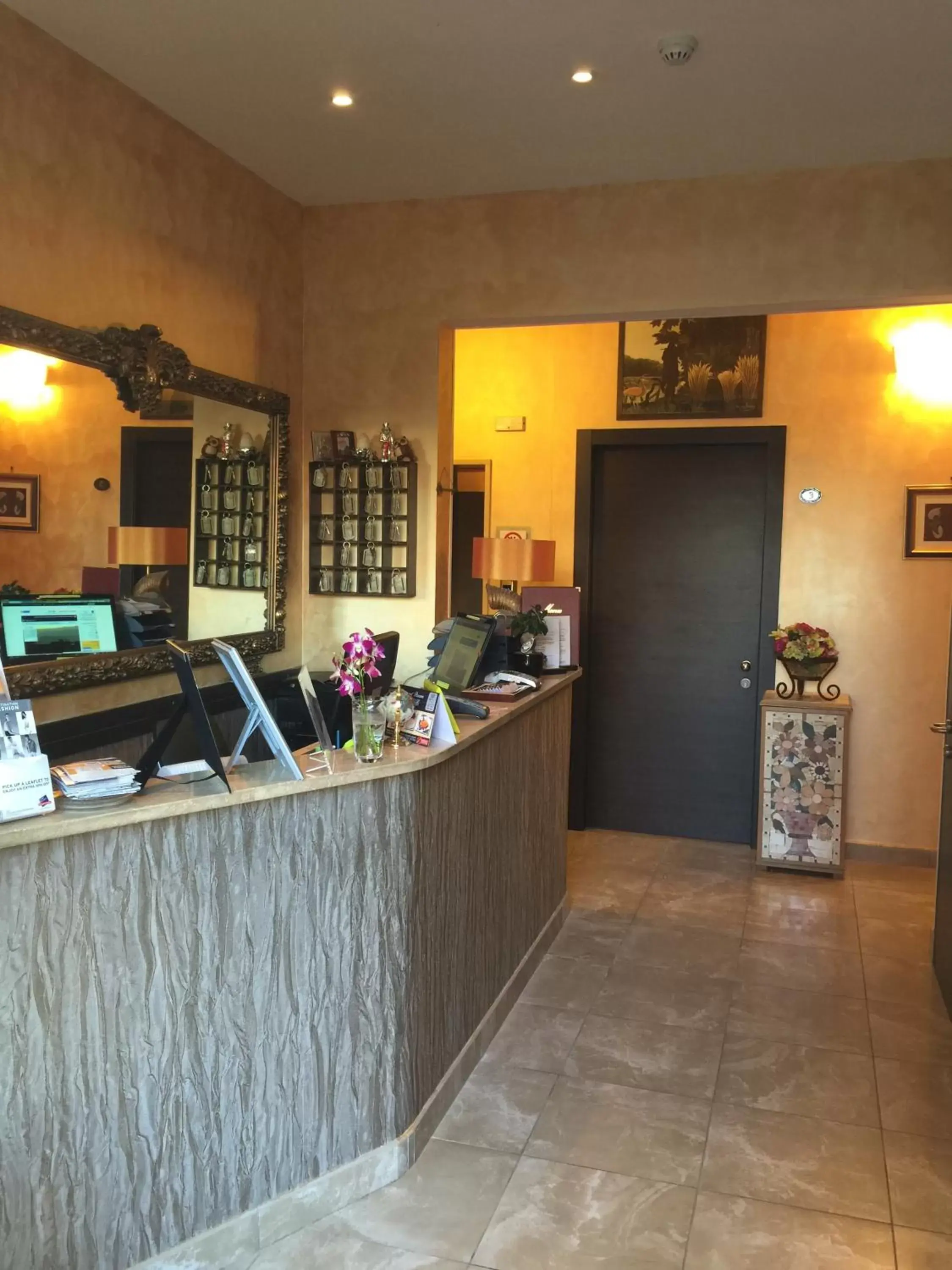 Lobby or reception in Hotel De La Ville Relais