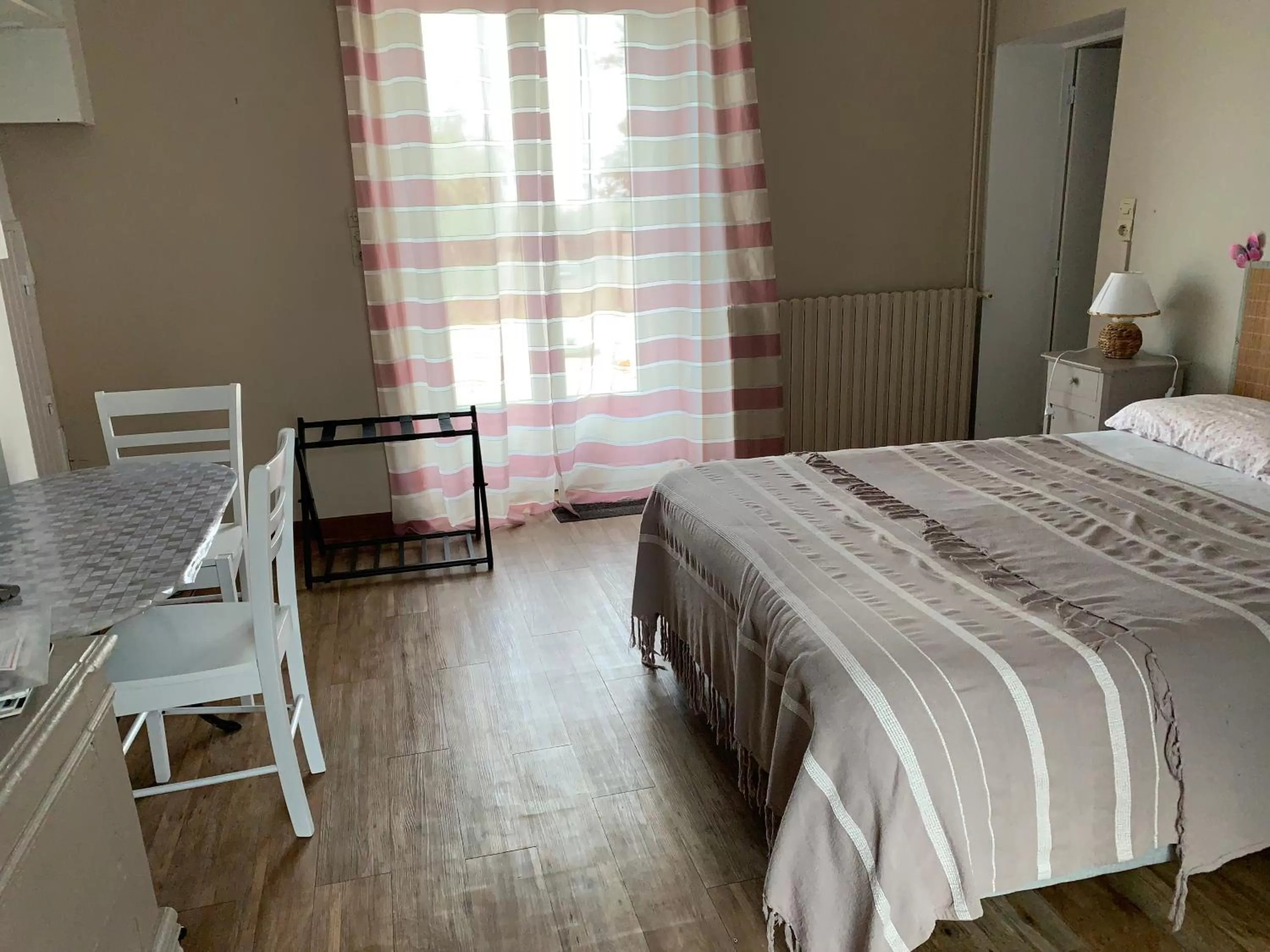 Double Room with Private Bathroom in La Costonnerie