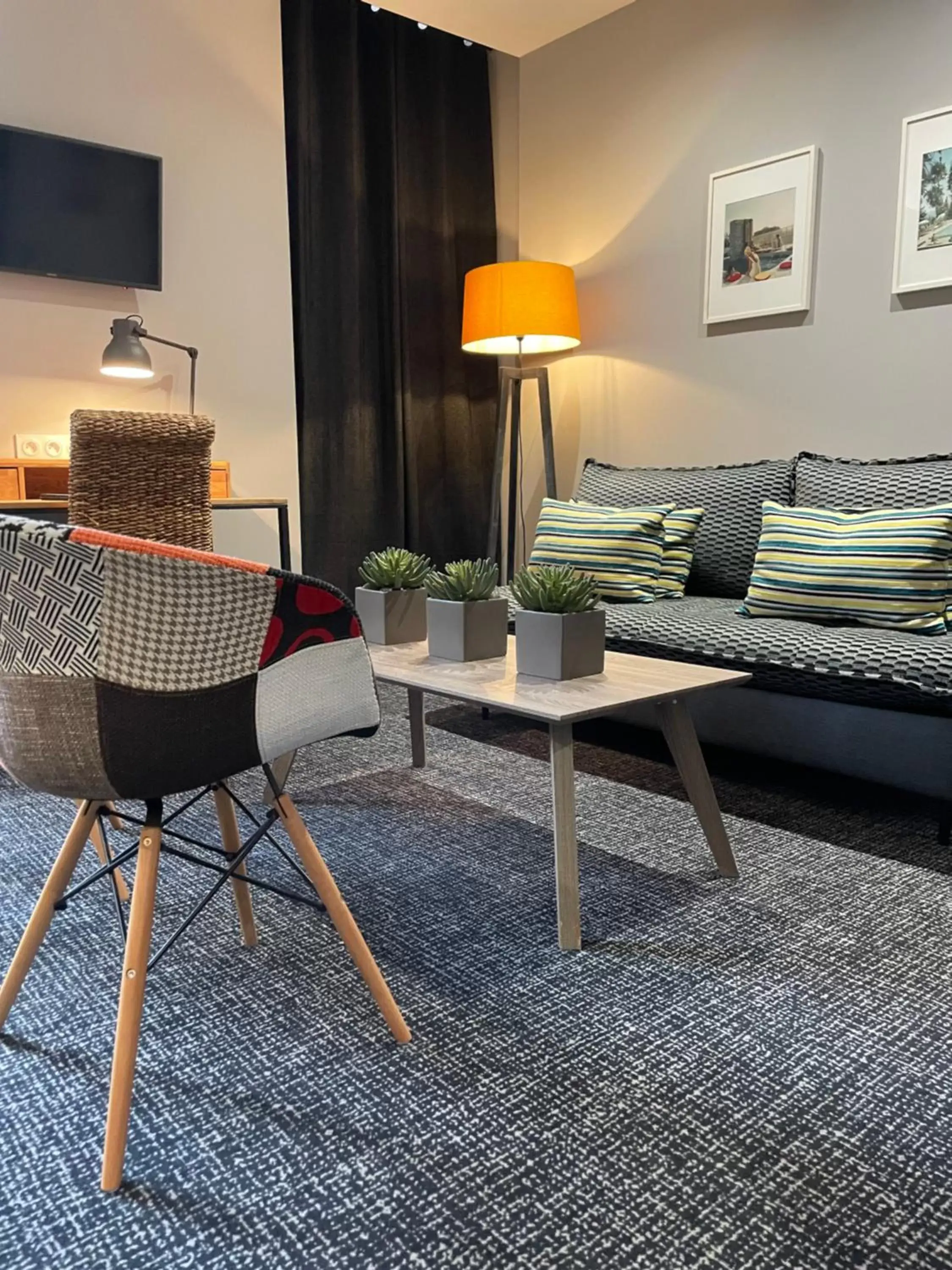 Bedroom, Seating Area in Le Nouvel Hôtel