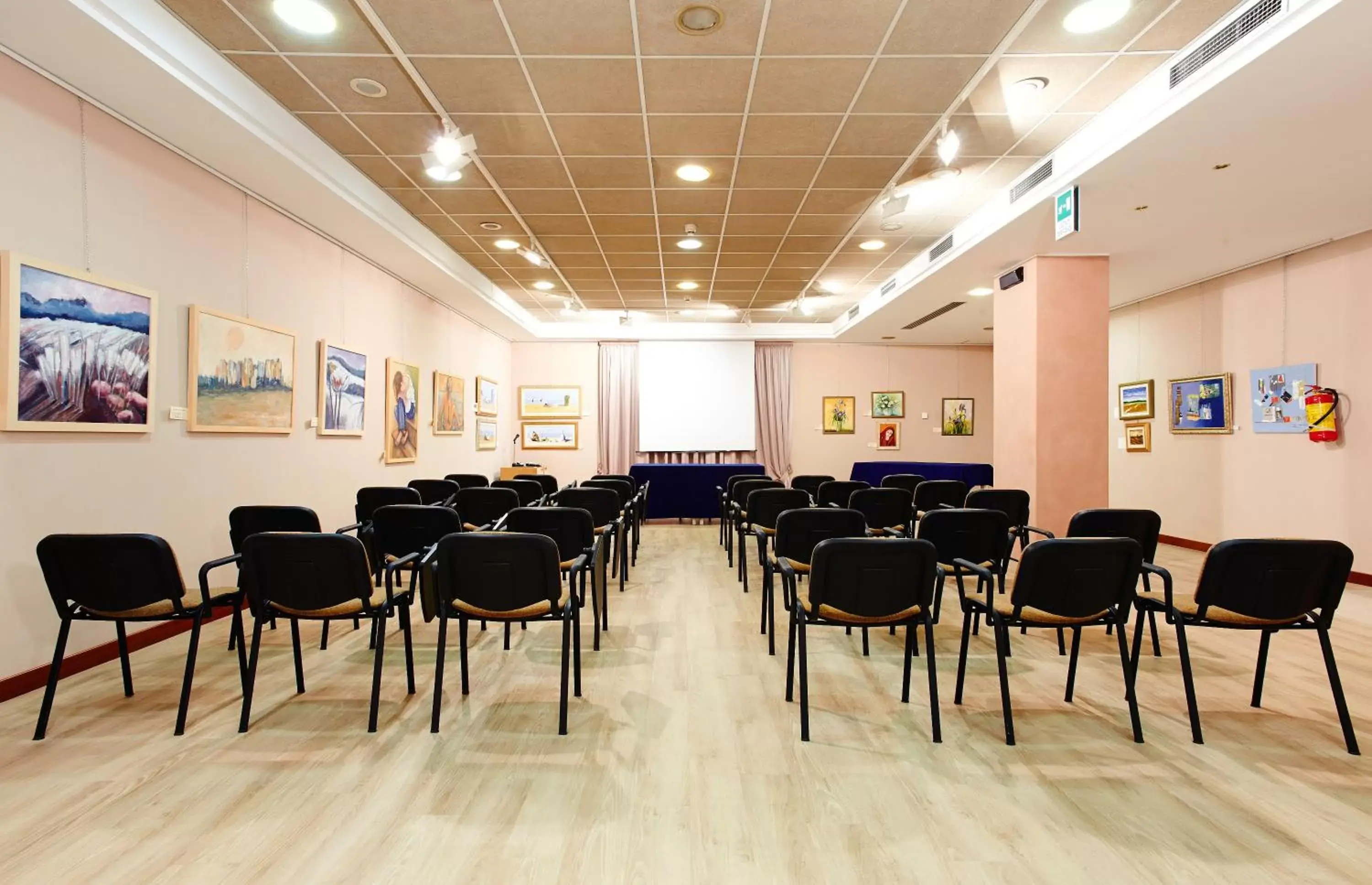 Business facilities in Primhotel
