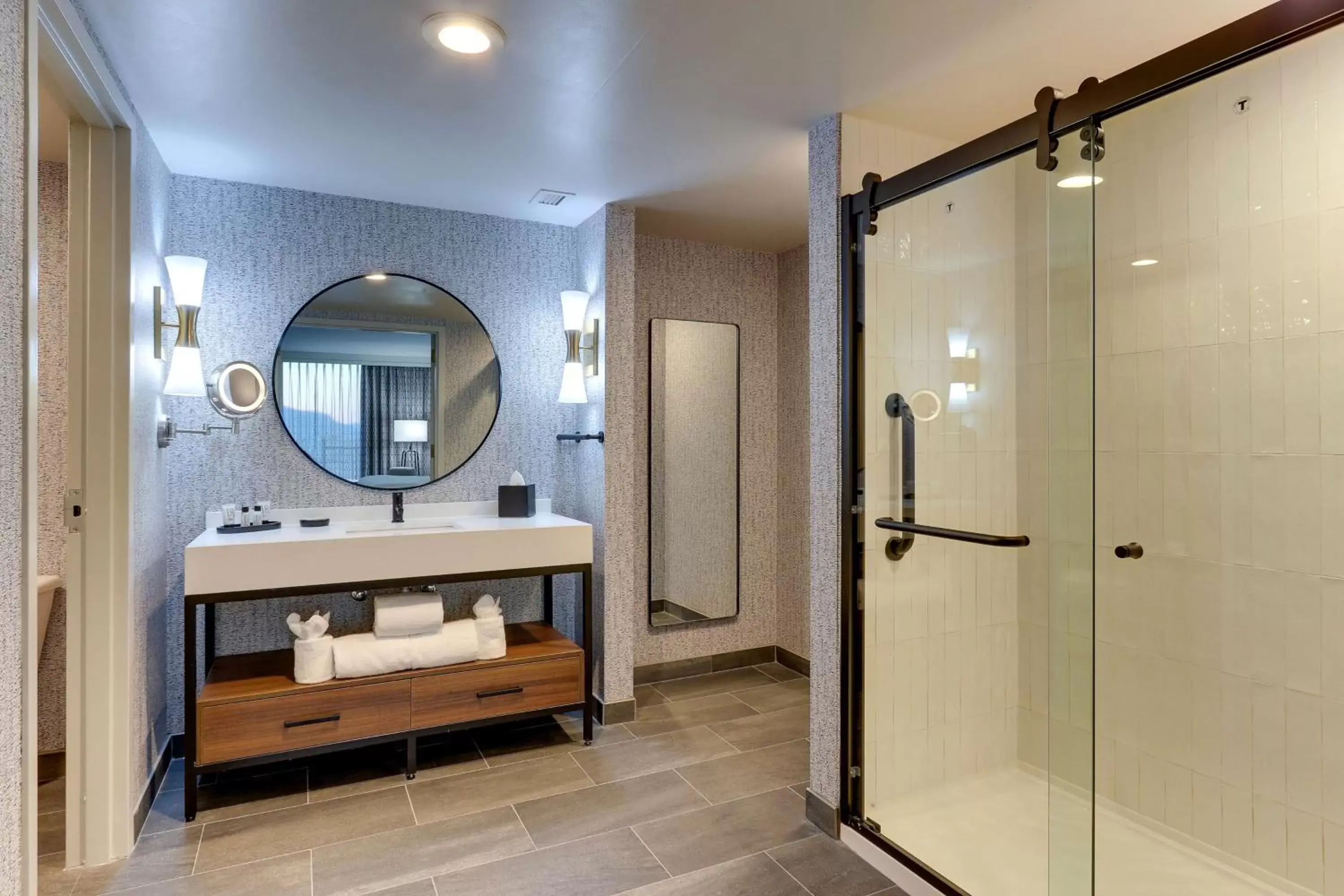 Bathroom in The Chattanoogan Hotel, Curio Collection By Hilton