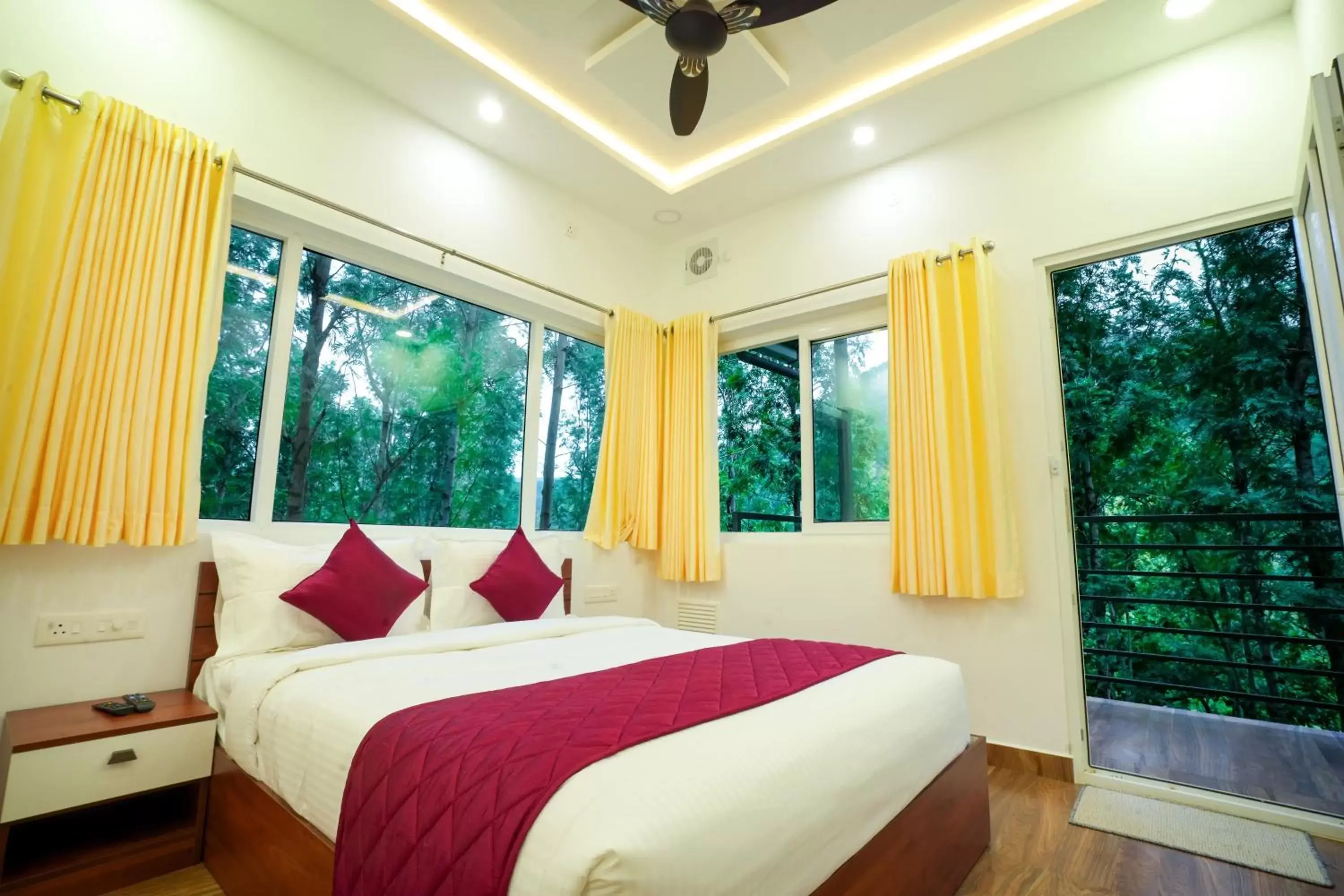 Photo of the whole room, Bed in Misty Range Resorts Photo of the whole room, Bed in Misty Range Resorts