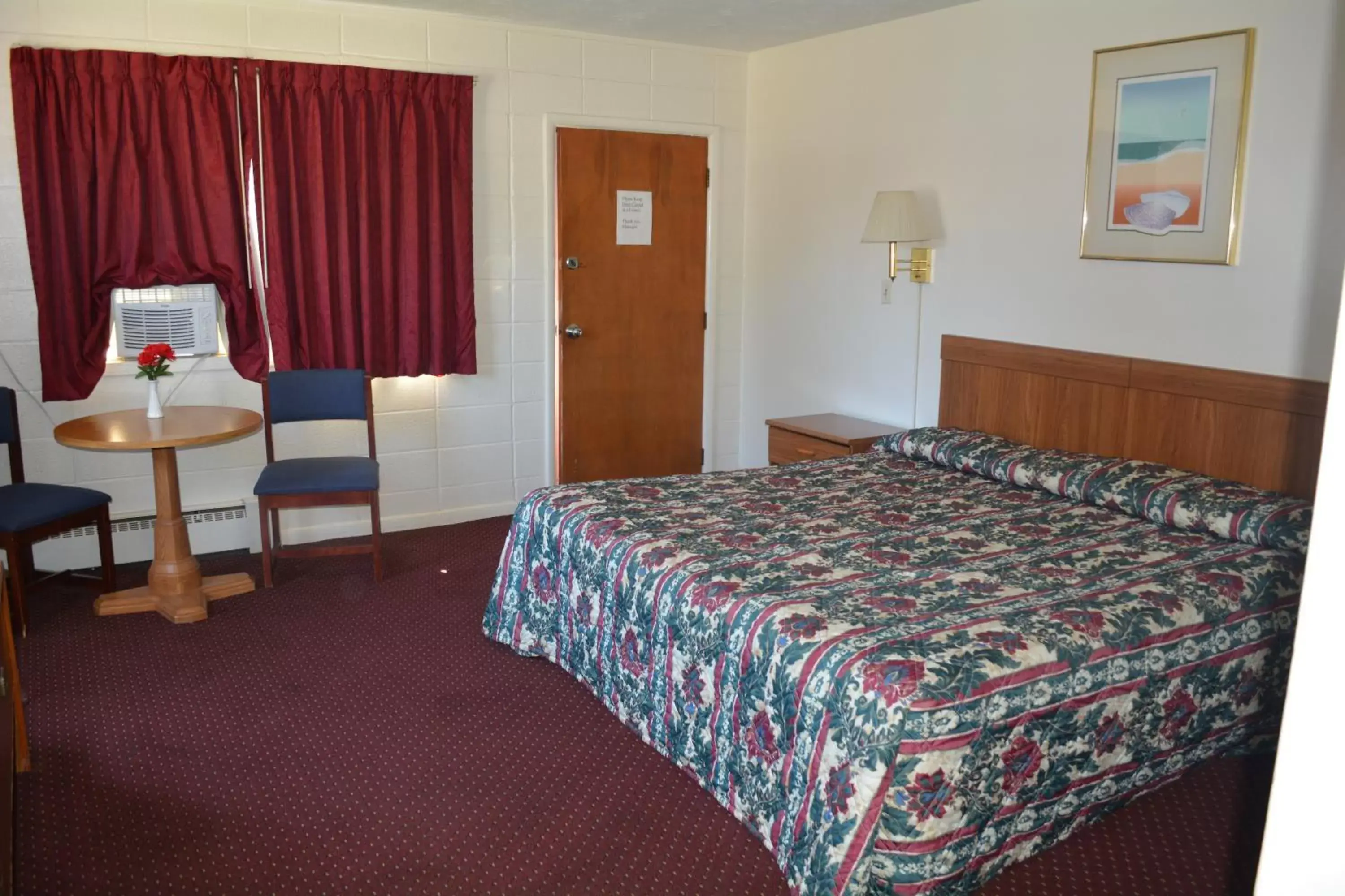 Seating area, Room Photo in Ventura Motel