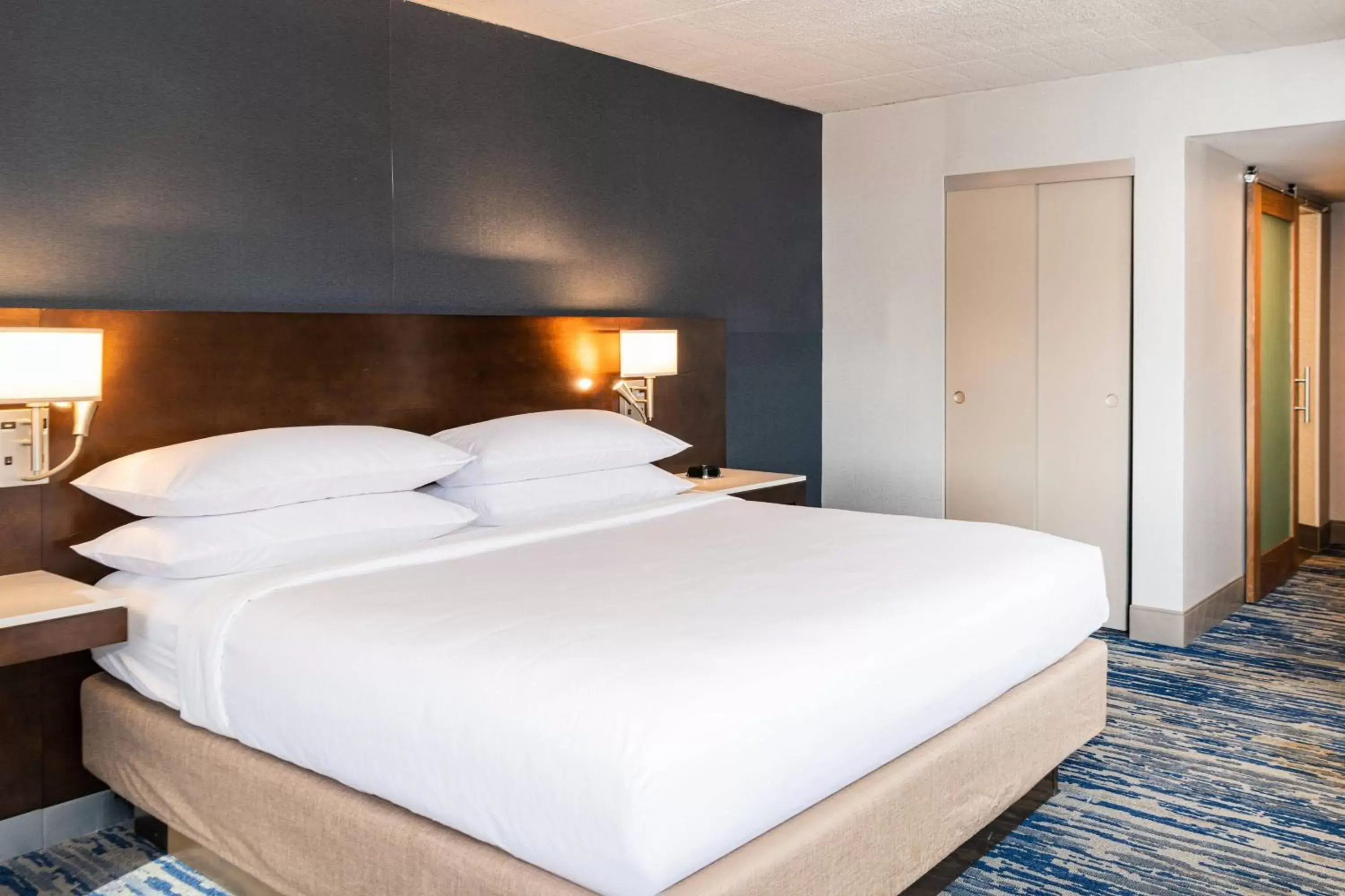 Bedroom, Bed in Delta Hotels by Marriott Detroit Metro Airport