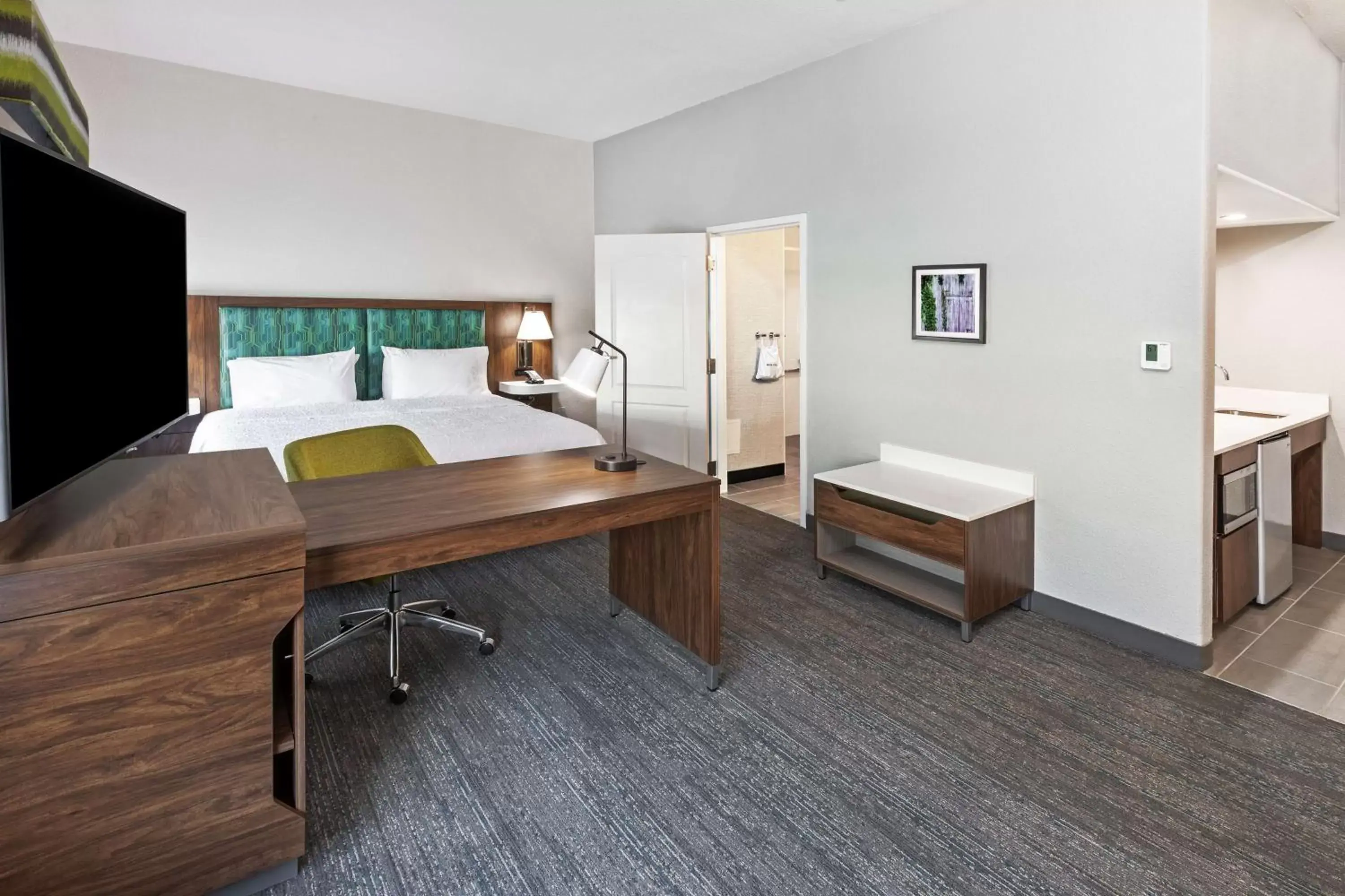 Bedroom, Bed in Hampton Inn & Suites Dallas I-30 Cockrell Hill, Tx