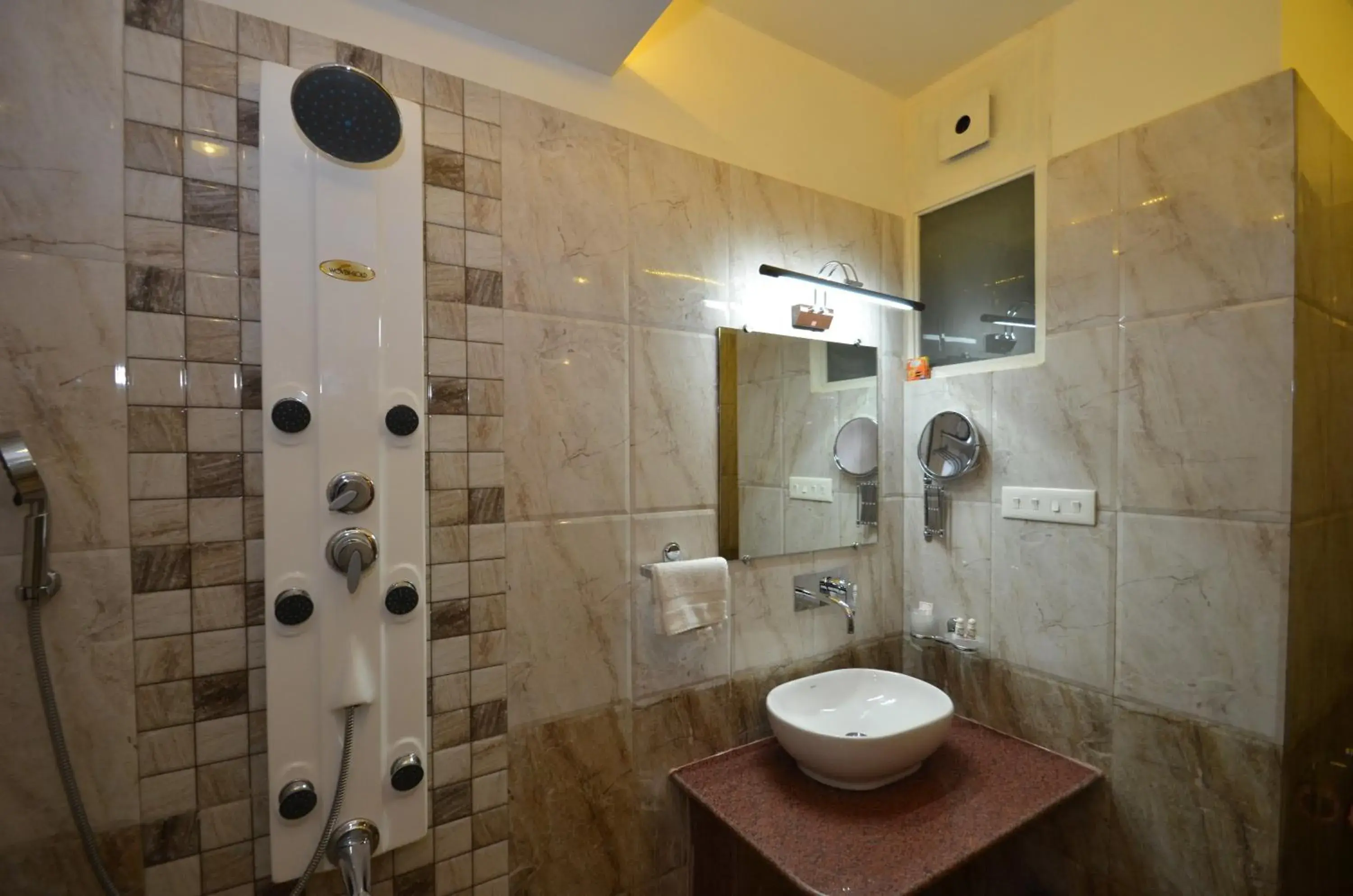 Bathroom in Hotel Banaras Haveli