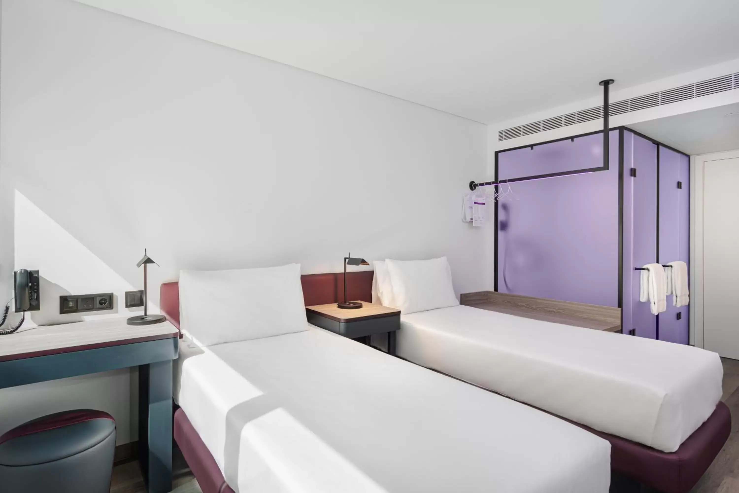 Bed in YOTEL Porto