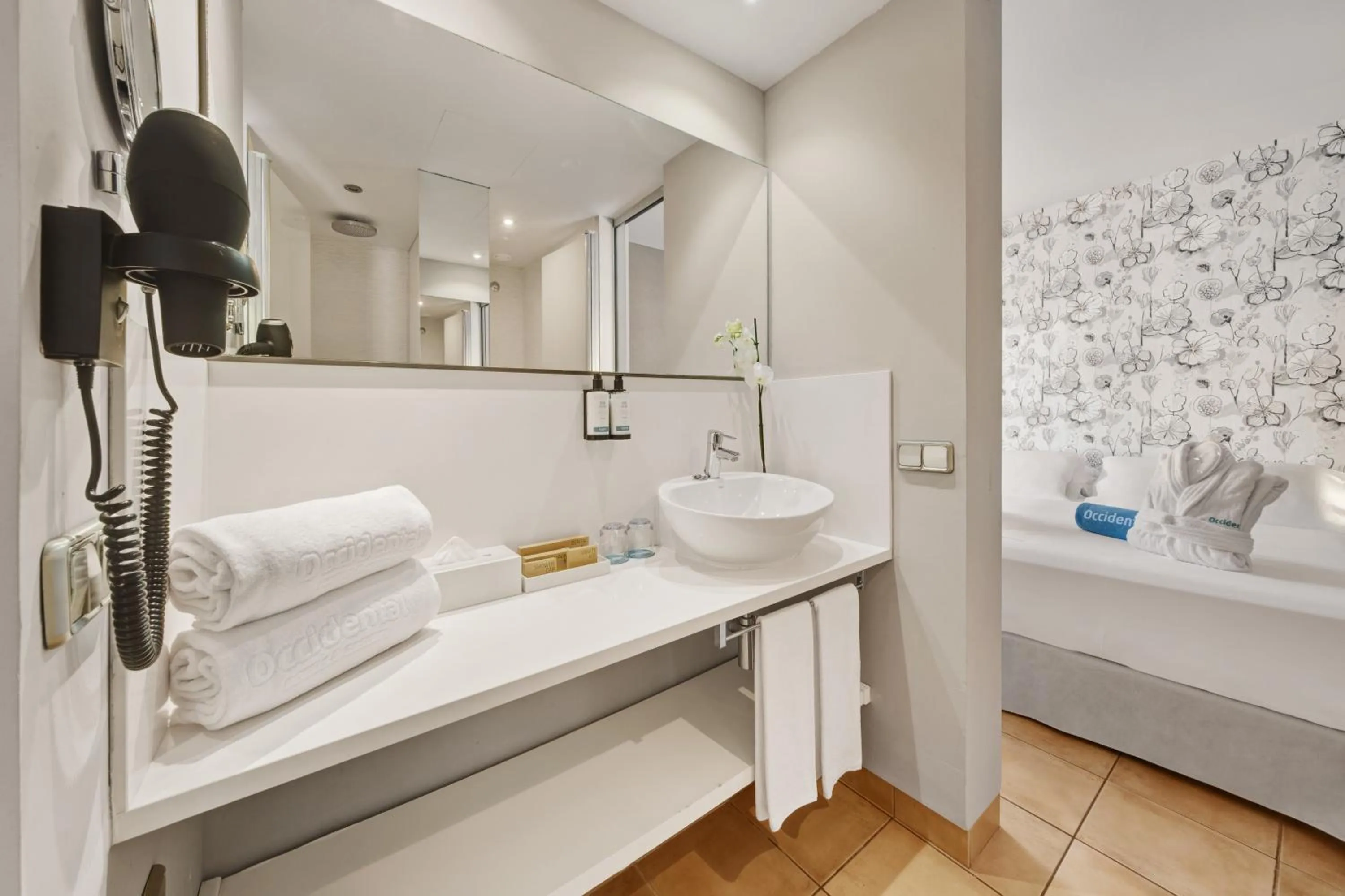 Bathroom, Bed in Occidental Playa de Palma