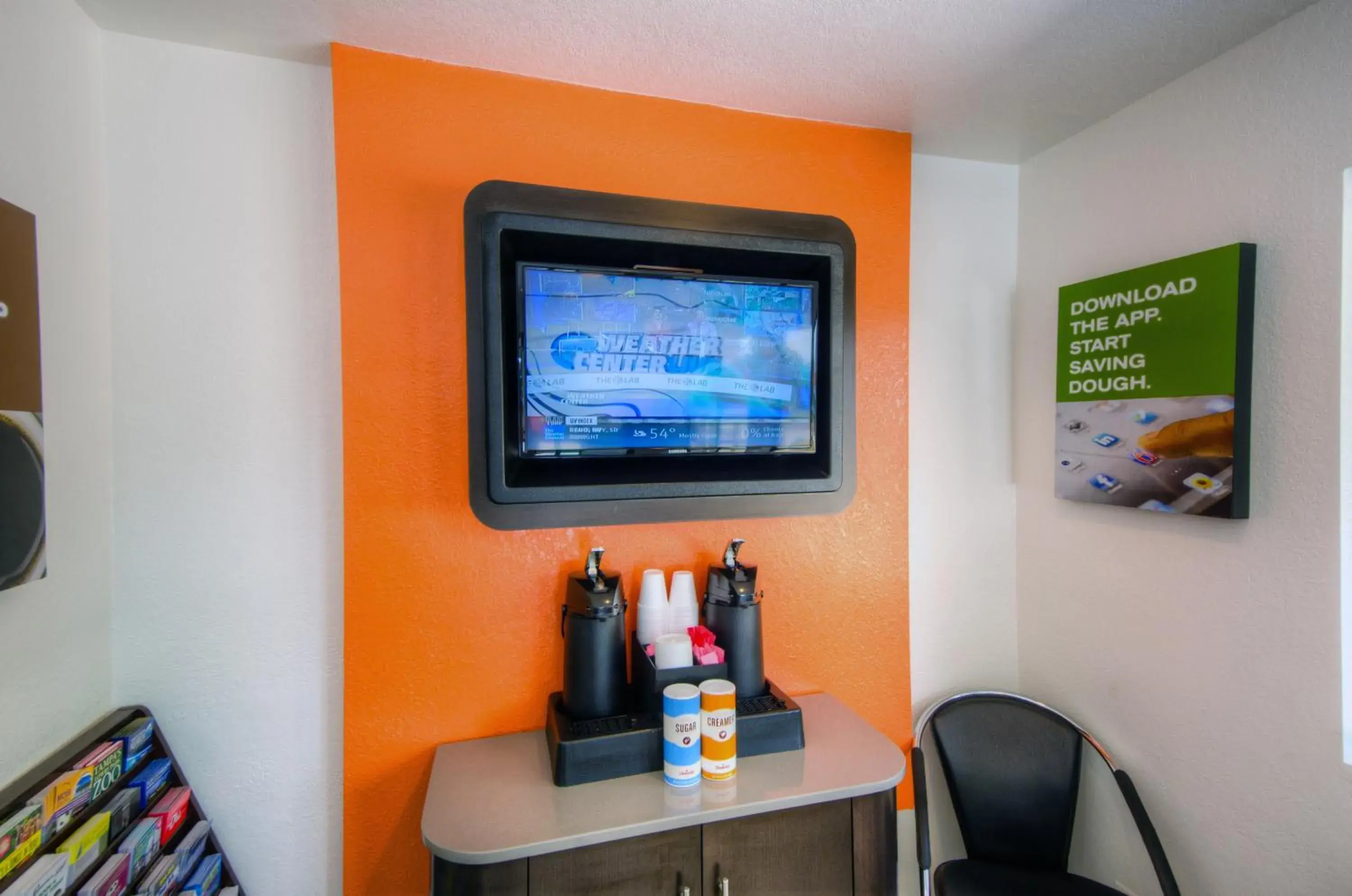 Lounge or bar, TV/Entertainment Center in Motel 6-Bradenton, FL