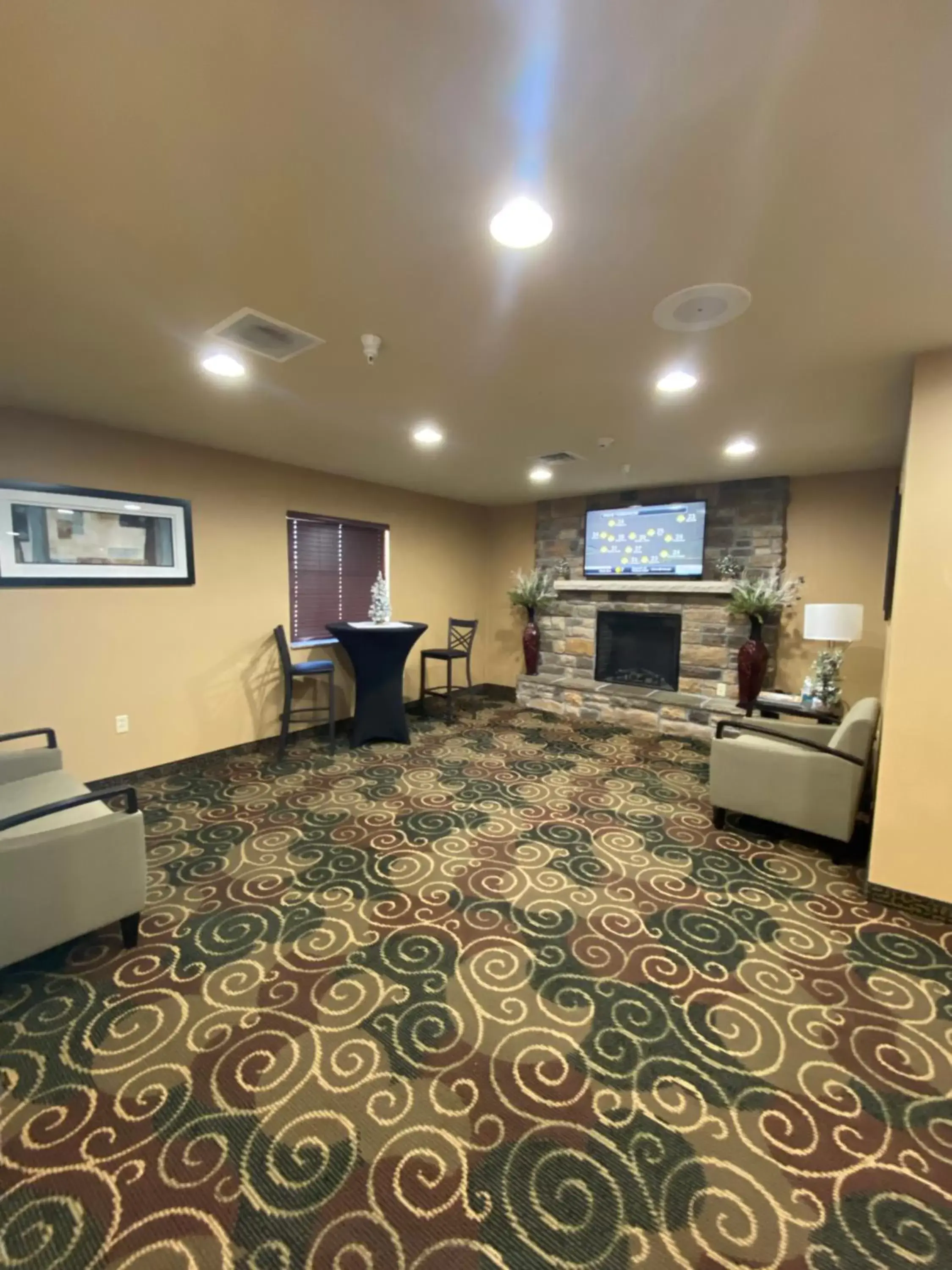 Seating area in Cobblestone Hotel & Suites - Broken Bow