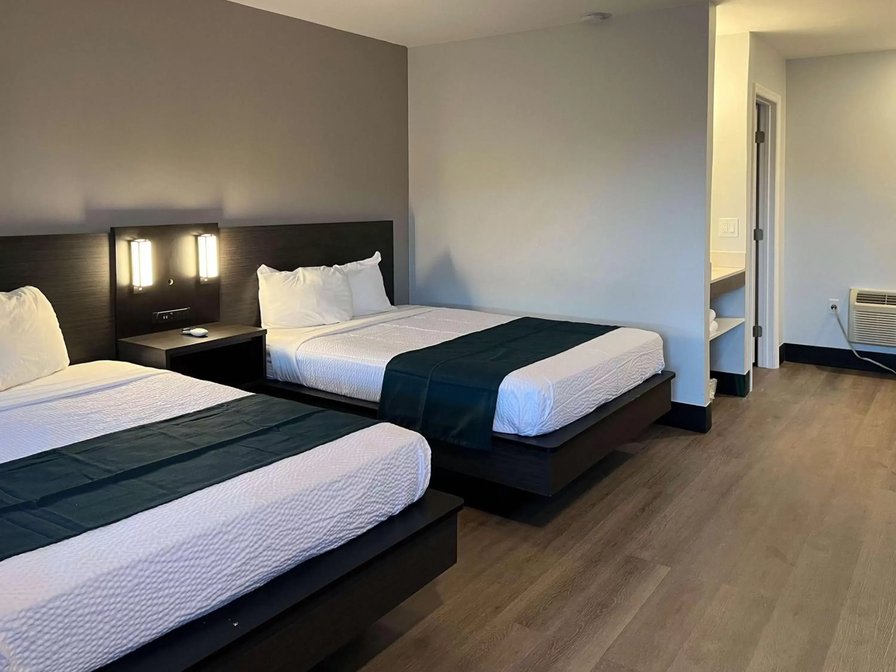 Bedroom, Bed in Motel 6 Williams AZ Downtown Grand Canyon Bedroom, Bed in Motel 6 Williams AZ Downtown Grand Canyon