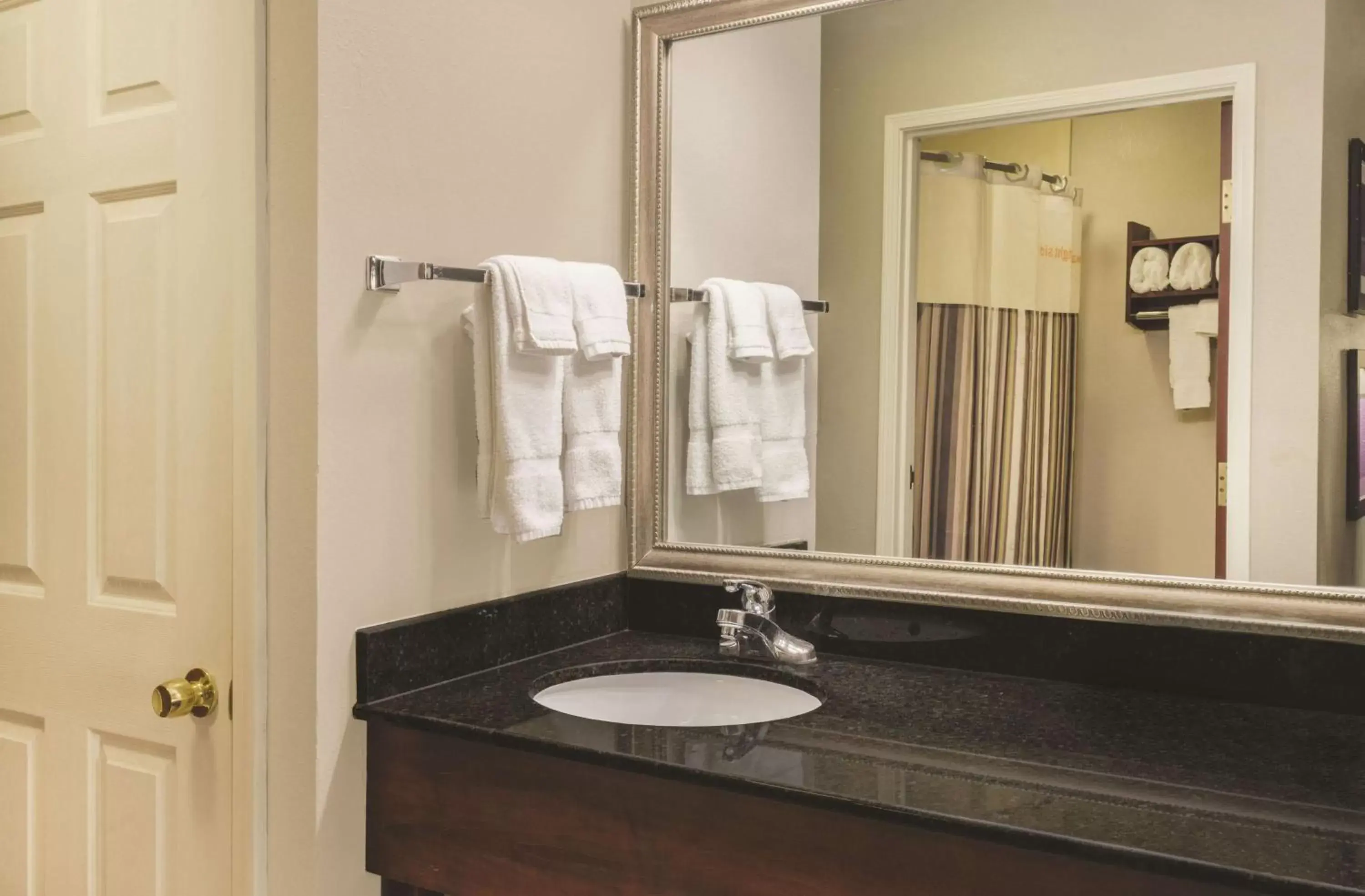 Photo of the whole room, Bathroom in La Quinta Inn & Suites by Wyndham Louisville East