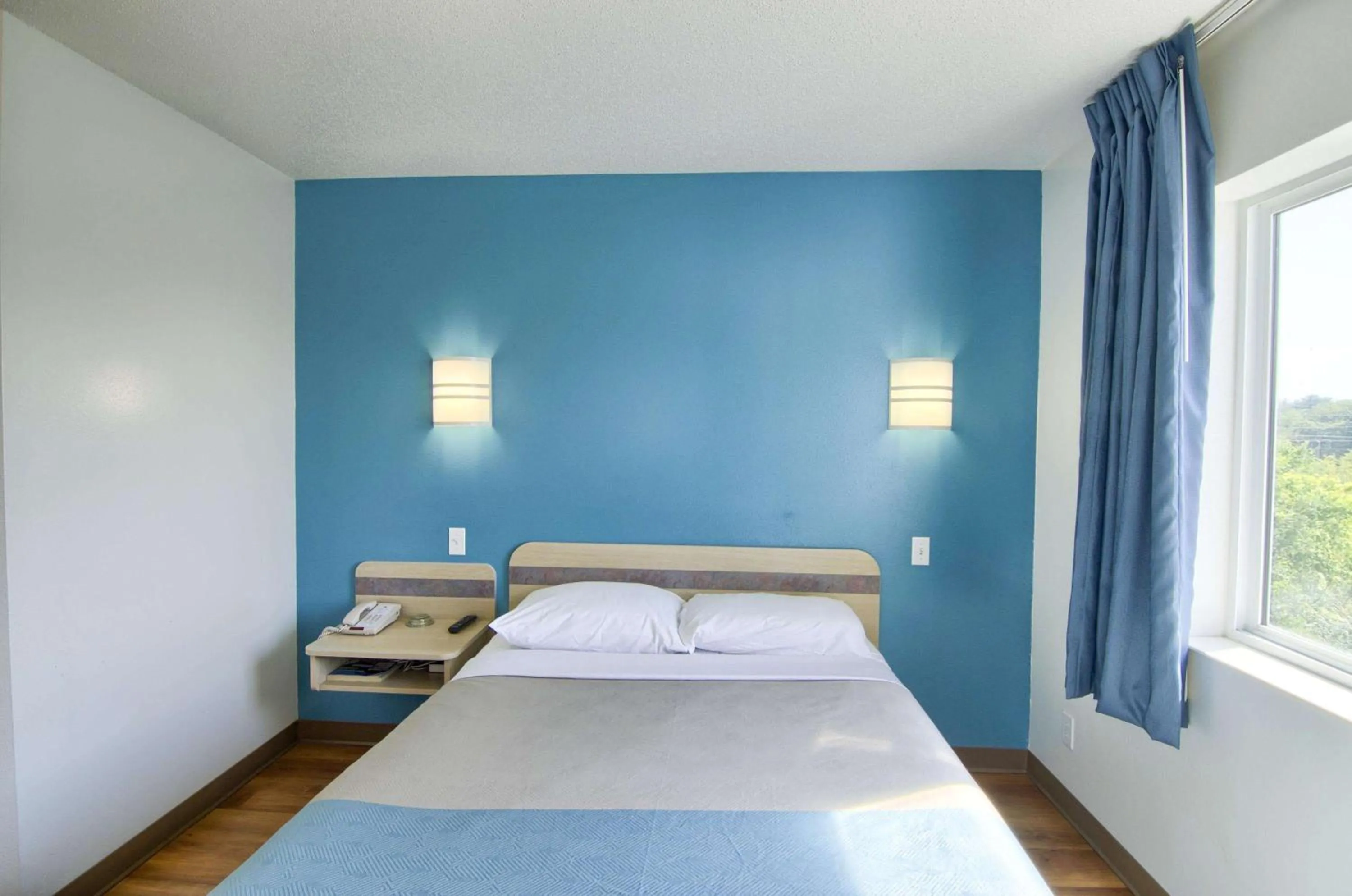 Bedroom, Bed in Motel 6-Portsmouth, NH