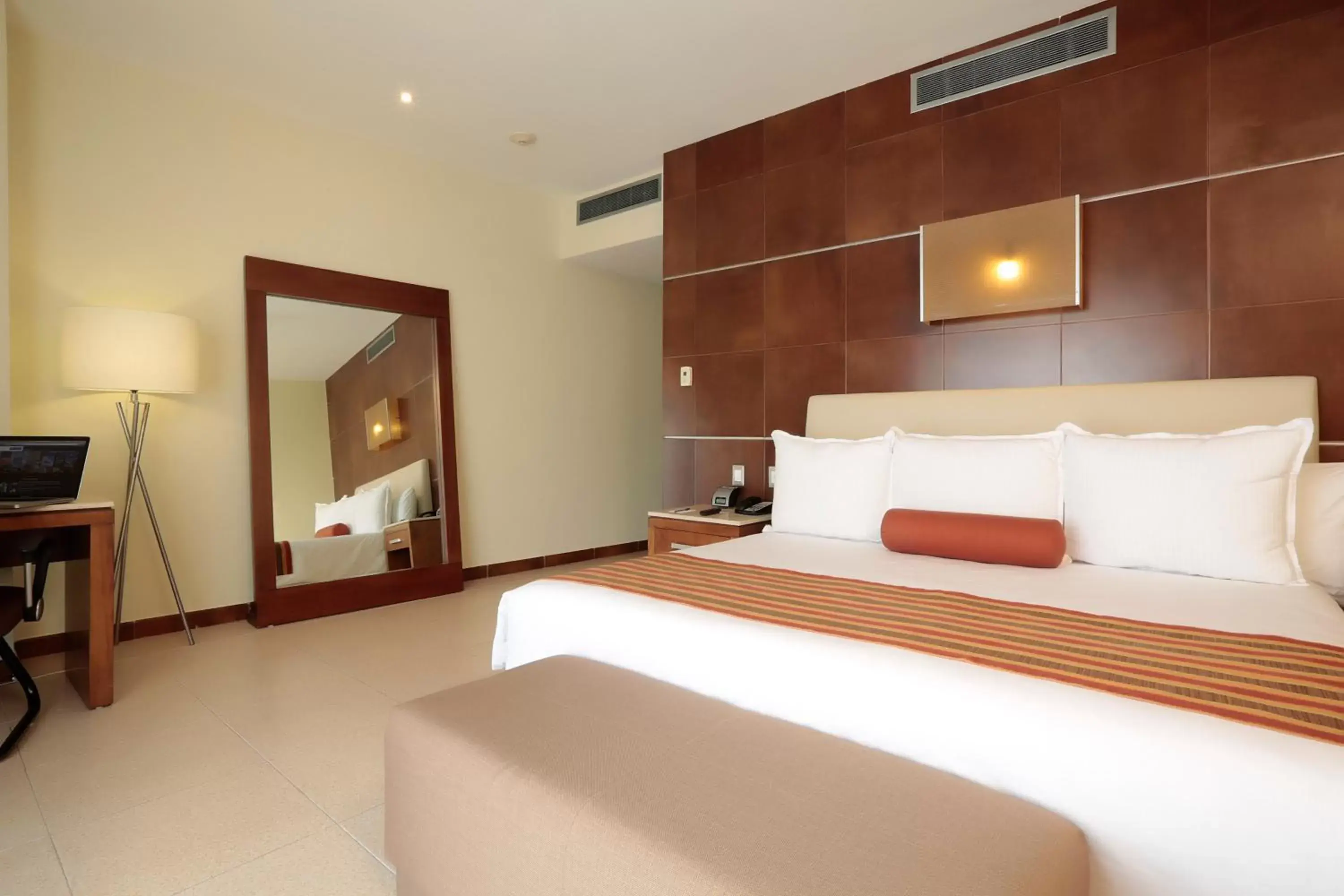 Bedroom, Bed in Krystal Urban Cancun & Beach Club